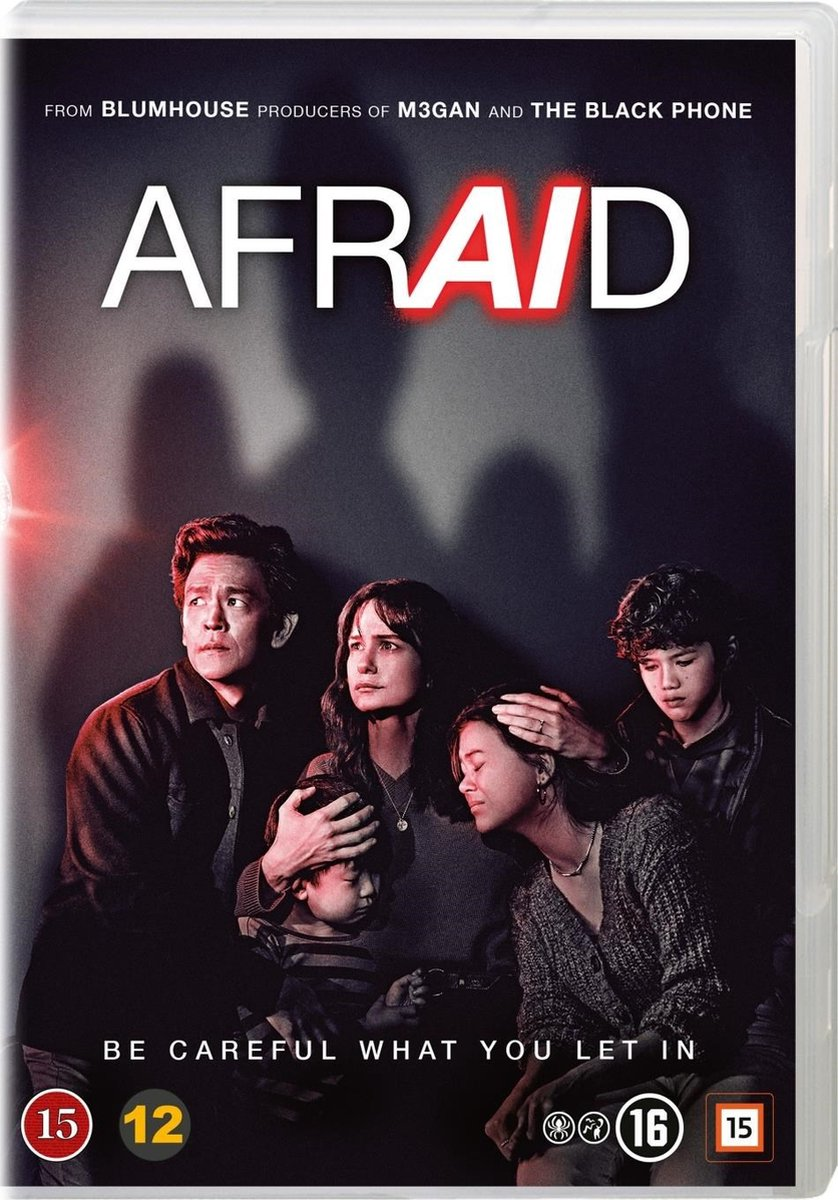 Couverture DVD avec une famille effrayée. Le titre est "Afraid". Une lumière rouge est allumée.