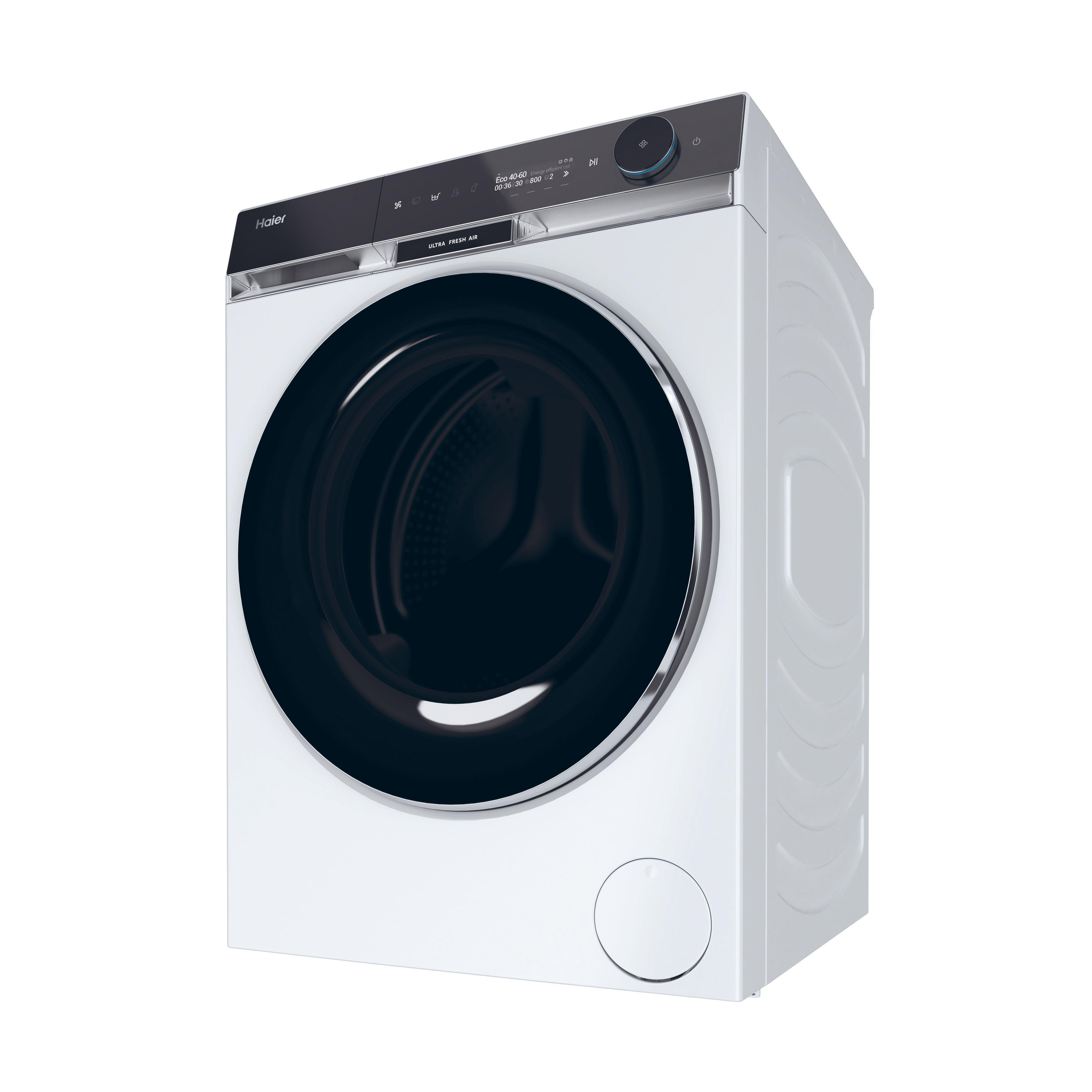 Eine weiße Haier Waschmaschine in einem Winkel betrachtet.