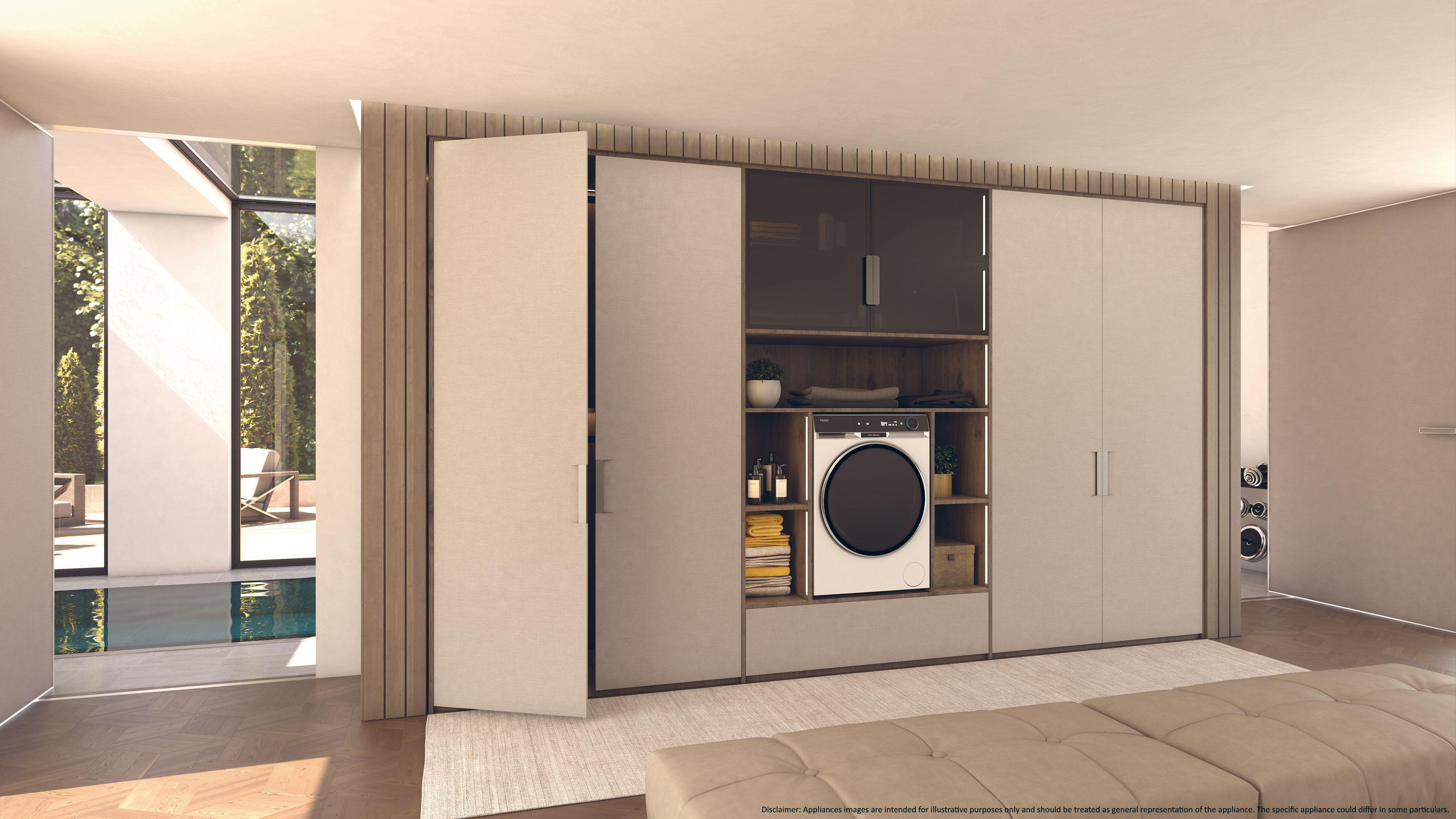 Ein modernes Interieur mit offenen Türen und einem Schrank.