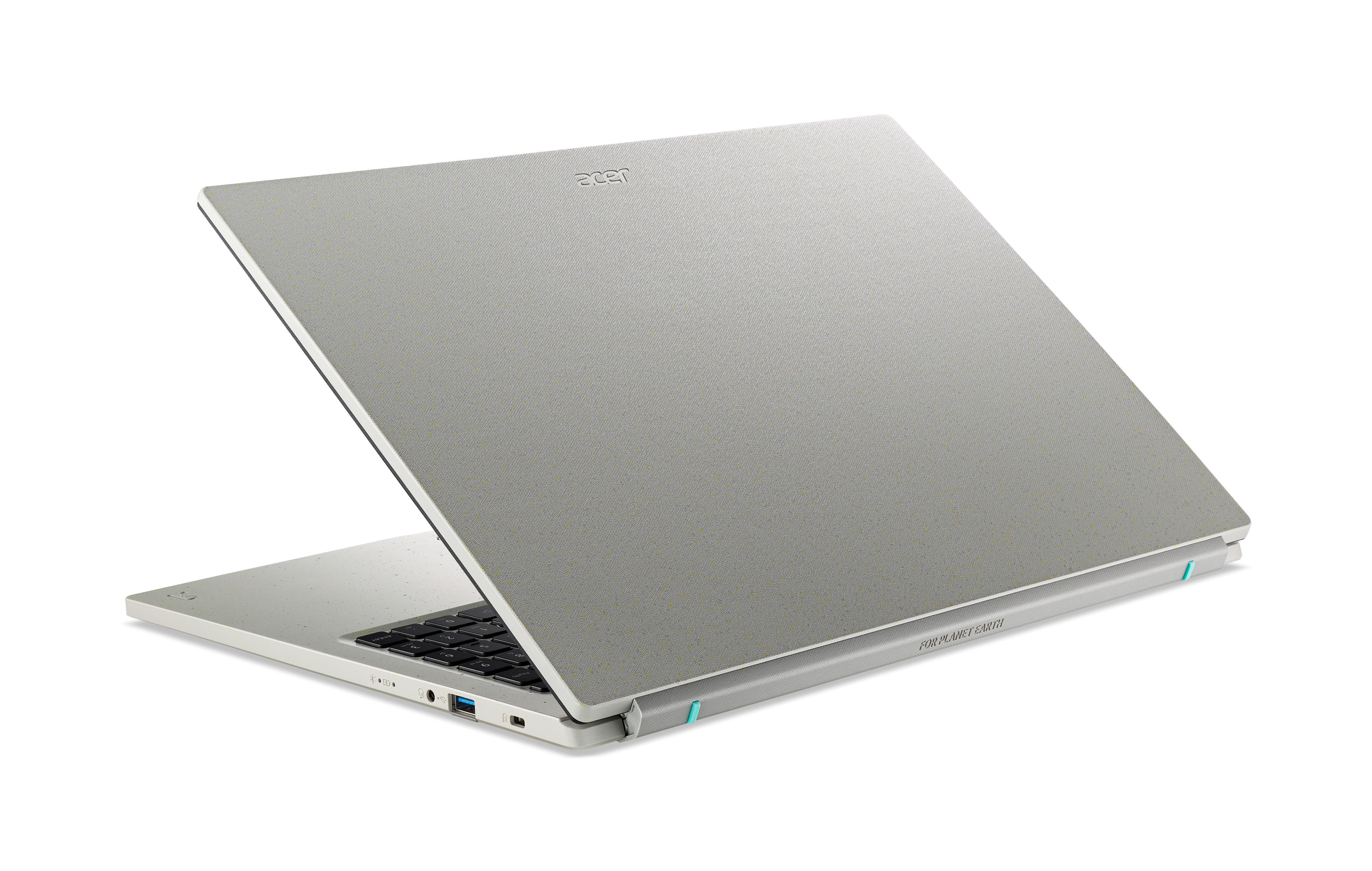 Silberner Laptop, geöffnet auf weißer Oberfläche, Acer-Logo sichtbar.
