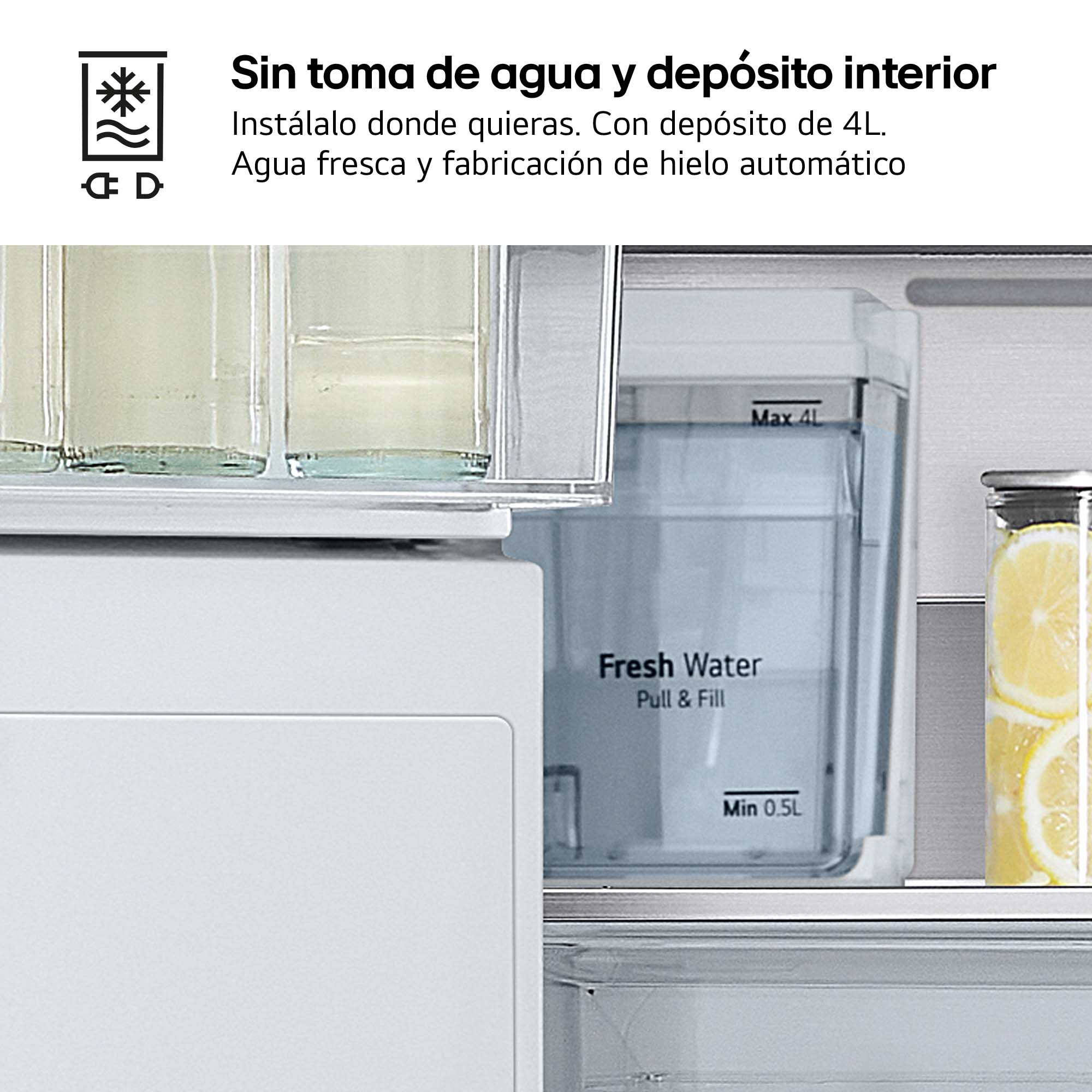Dentro de un refrigerador: dispensador de agua, depósito de agua fresca con indicador y tarros con limones.