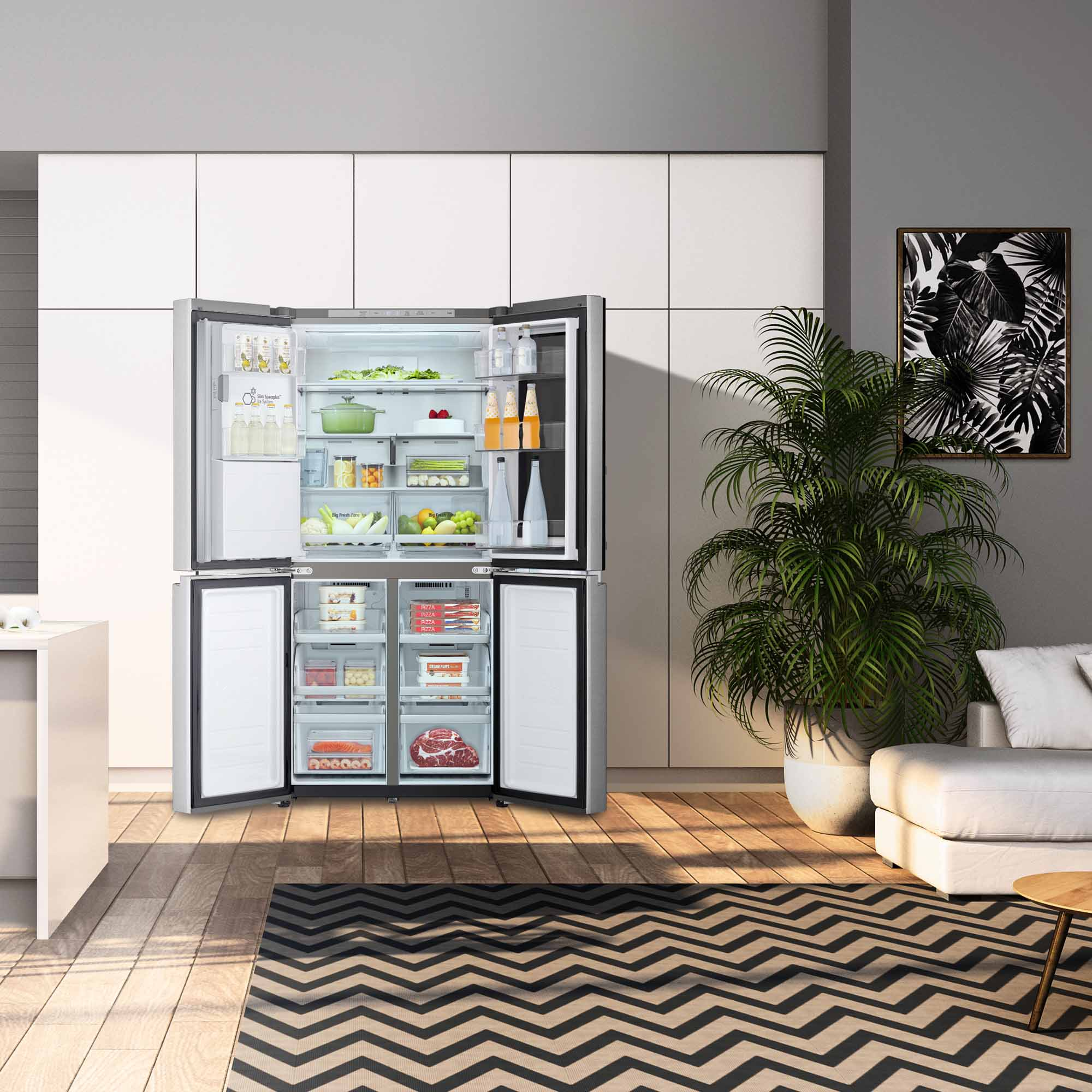 Un refrigerador grande está abierto con mucha comida dentro.