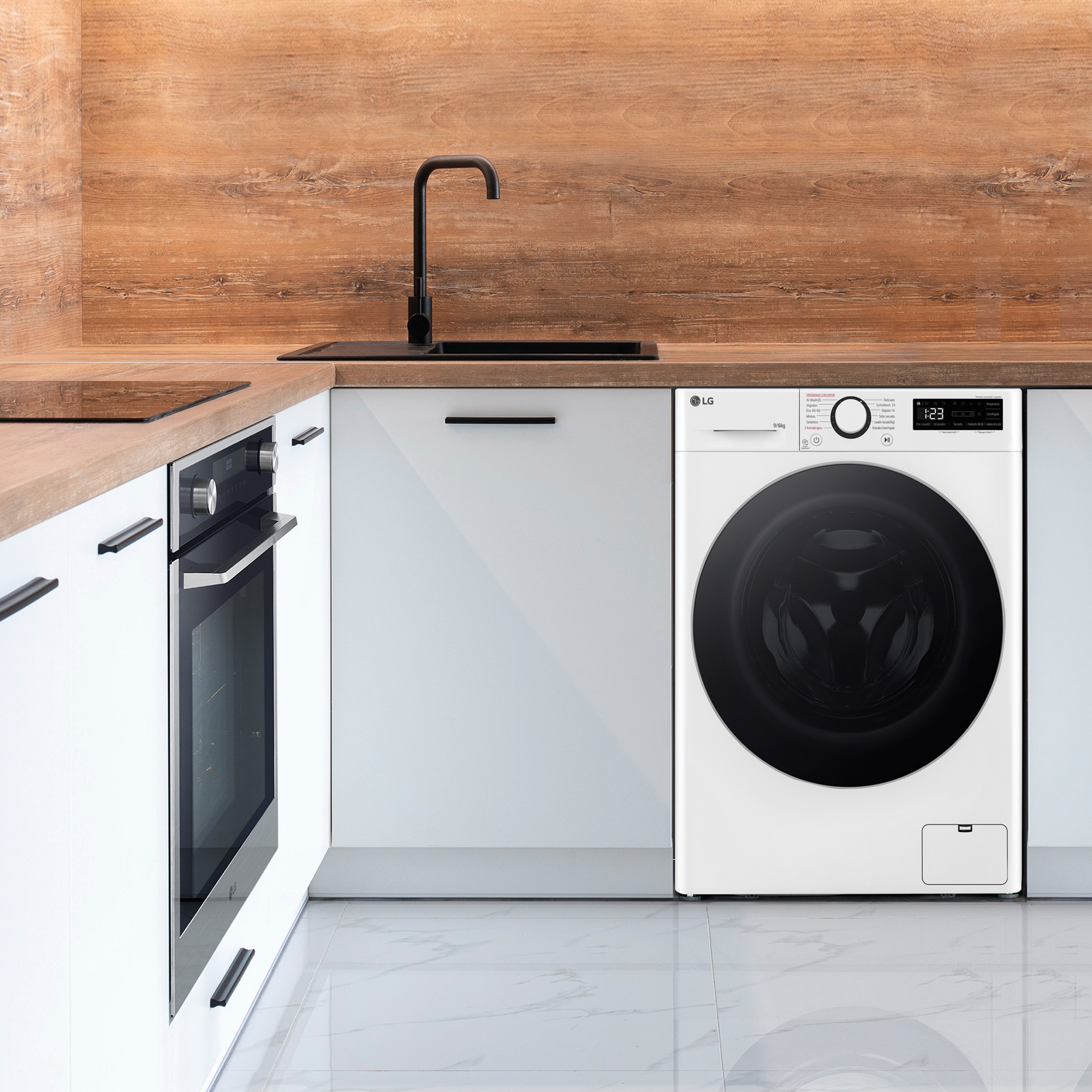 Lavadora LG blanca en una cocina moderna, junto al horno.