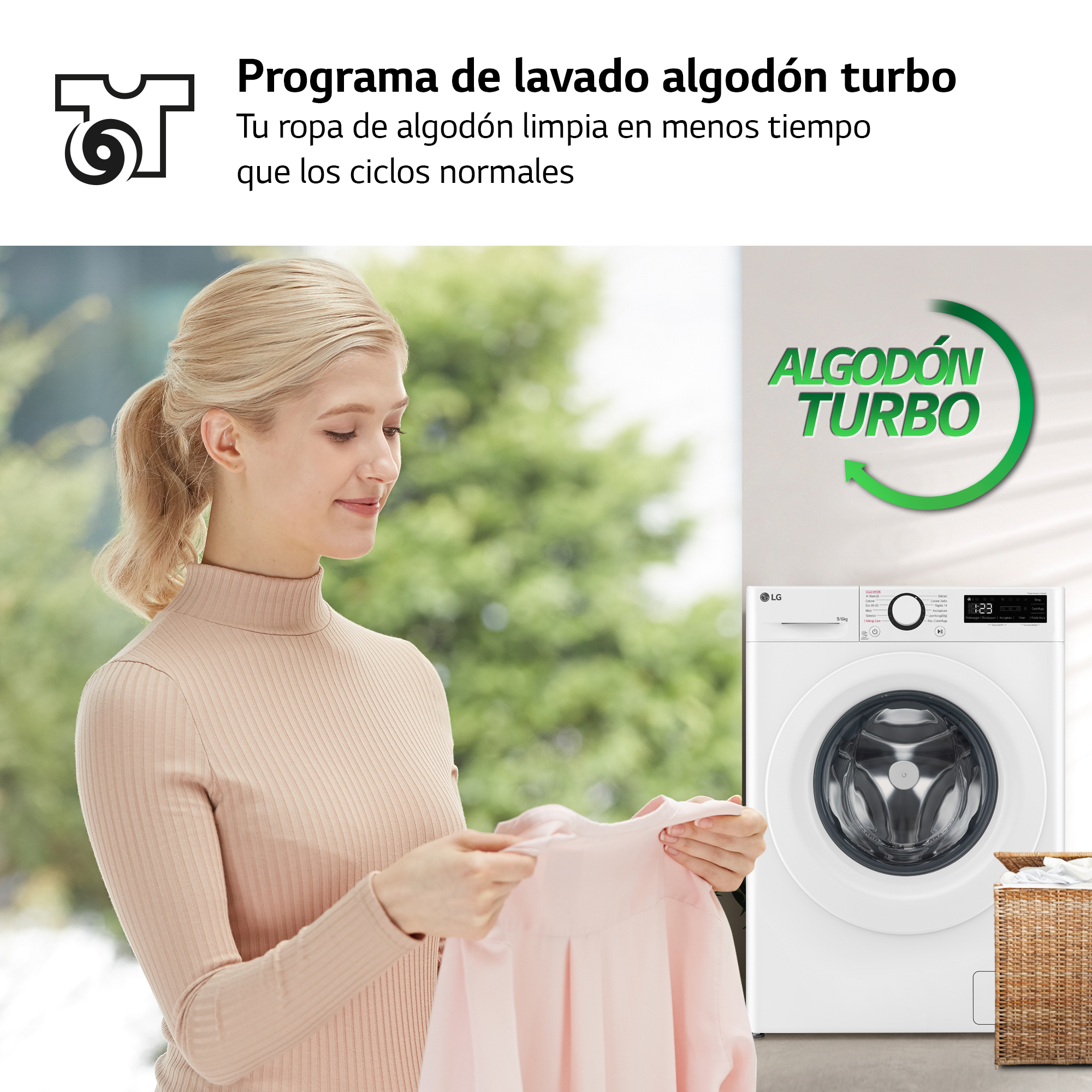 Mujer sosteniendo una camisa rosa junto a una lavadora LG blanca.