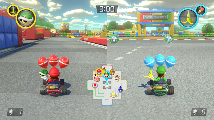 Scena bitwy Mario Kart. Mario i Luigi w kartach. Widoczne balony i broń. Czas to 3:00. Battle Course 1 w tle.