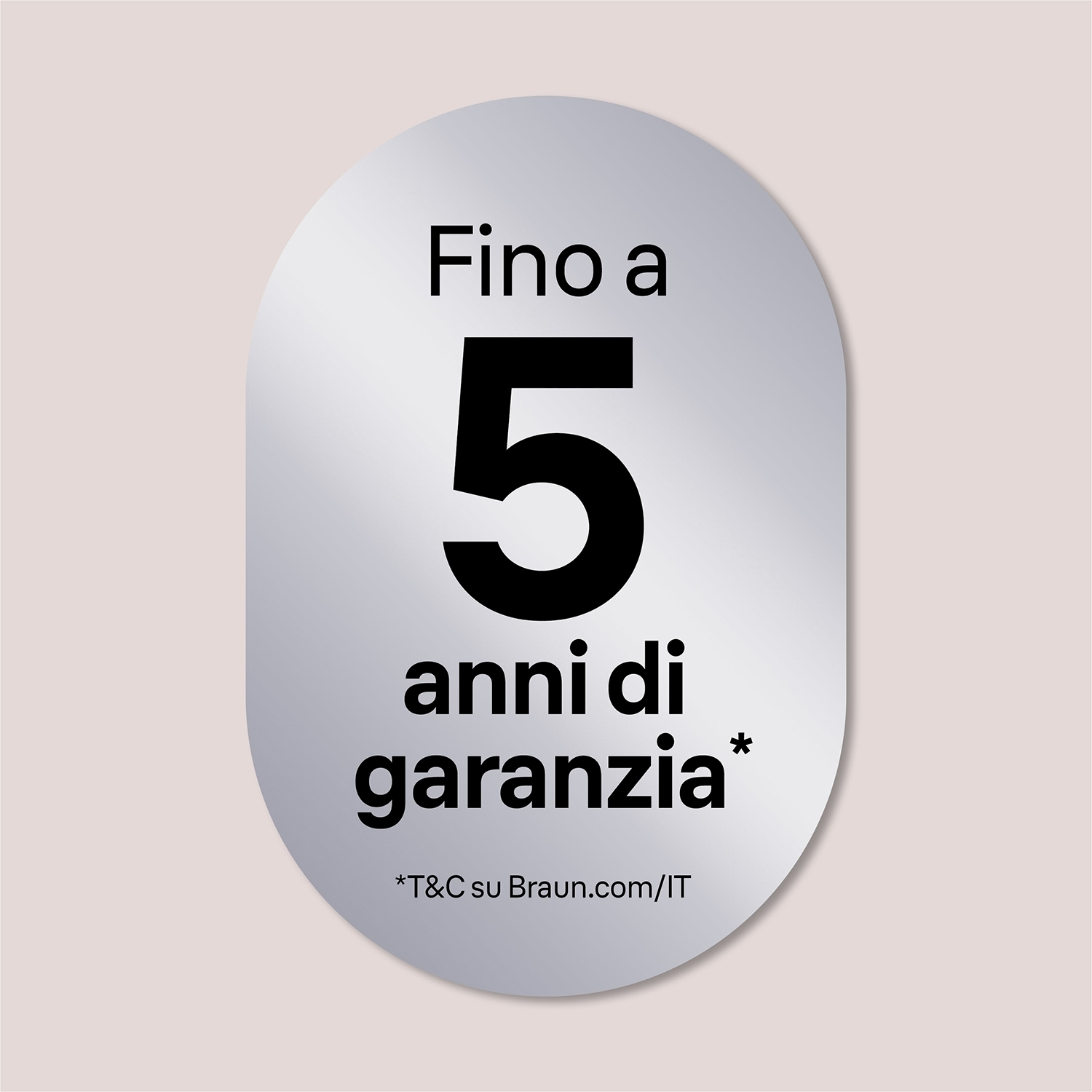Donna che usa l'epilatore su gamba e ascella.