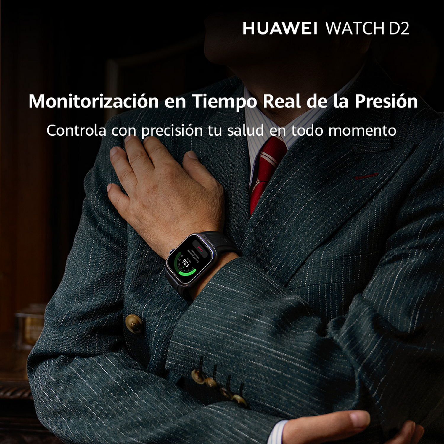 Hombre con traje usando un smartwatch, mostrando una métrica de salud.