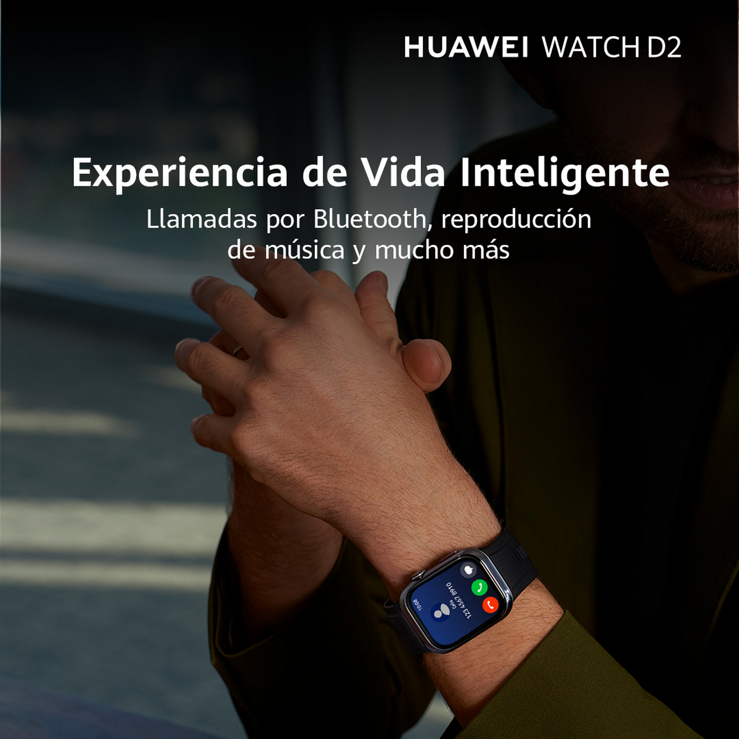 Hombre usando reloj inteligente mostrando pantalla de llamada. Texto: Huawei Watch D2.