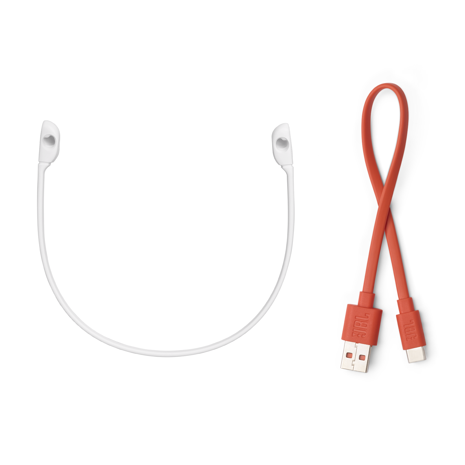 Beyaz kulaklık kablosu ve turuncu bir USB kablosu. Siyah arka plan.