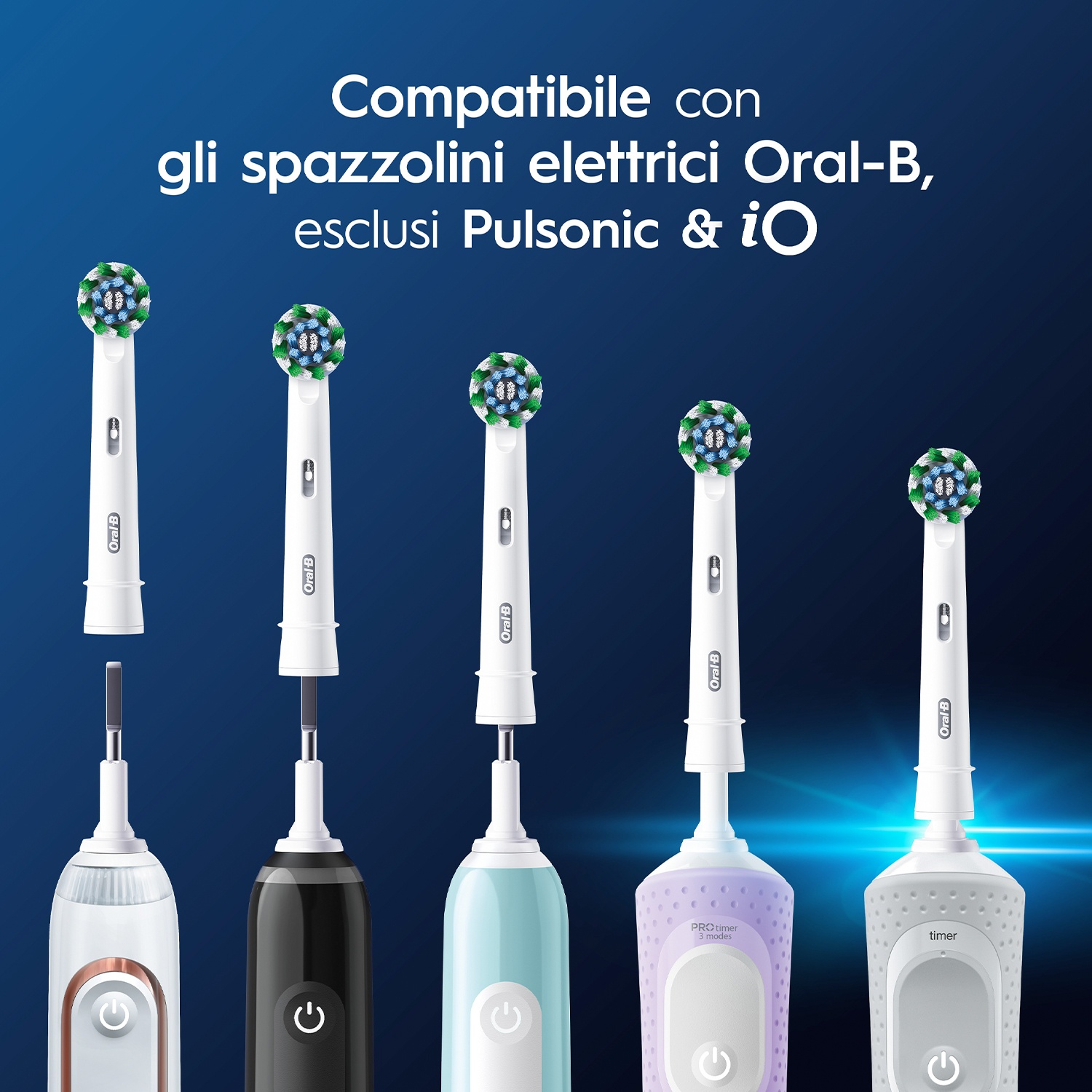 Vari spazzolini elettrici con diverse testine montate.