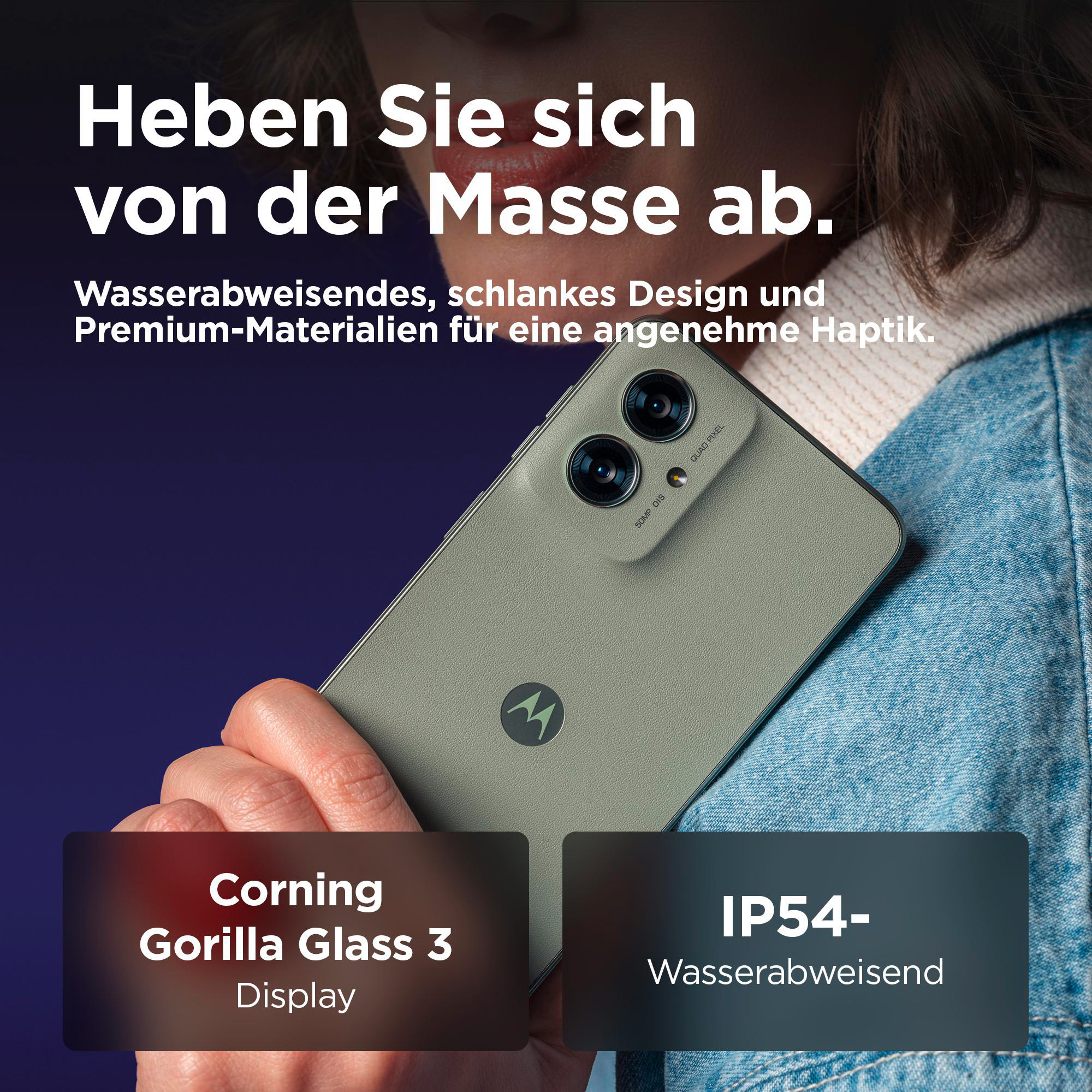 Ein grünes Motorola-Telefon. Text über Design, Wasserbeständigkeit und Gorilla Glass 3 Display.