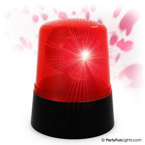 Ein rotes rotierendes Notlicht mit schwarzem Sockel, beleuchtet und auf weißem Hintergrund.