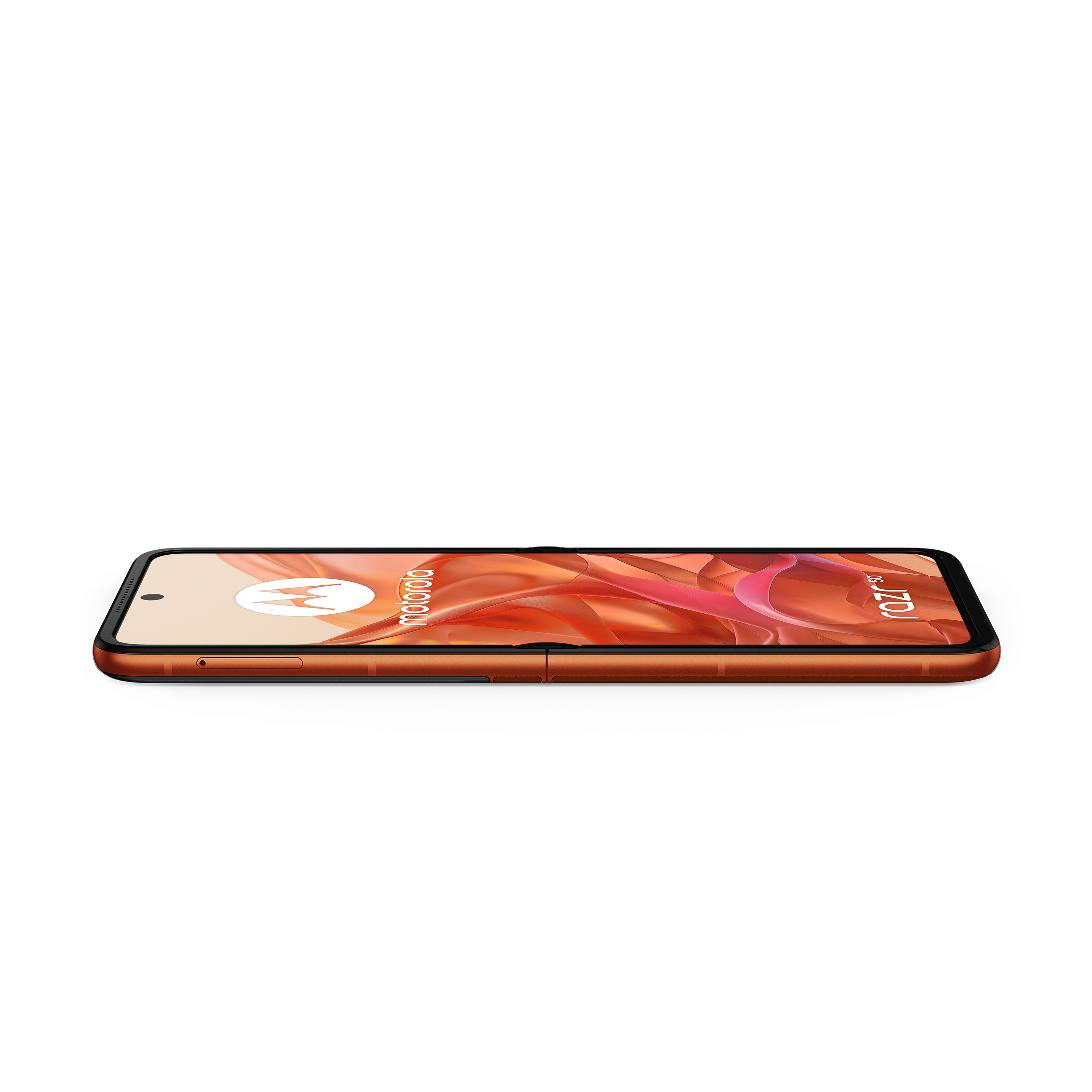 Oranges Motorola Razr 50 Klapphandy, flach. Geschlossenes Handy mit Logo auf dem Bildschirm.