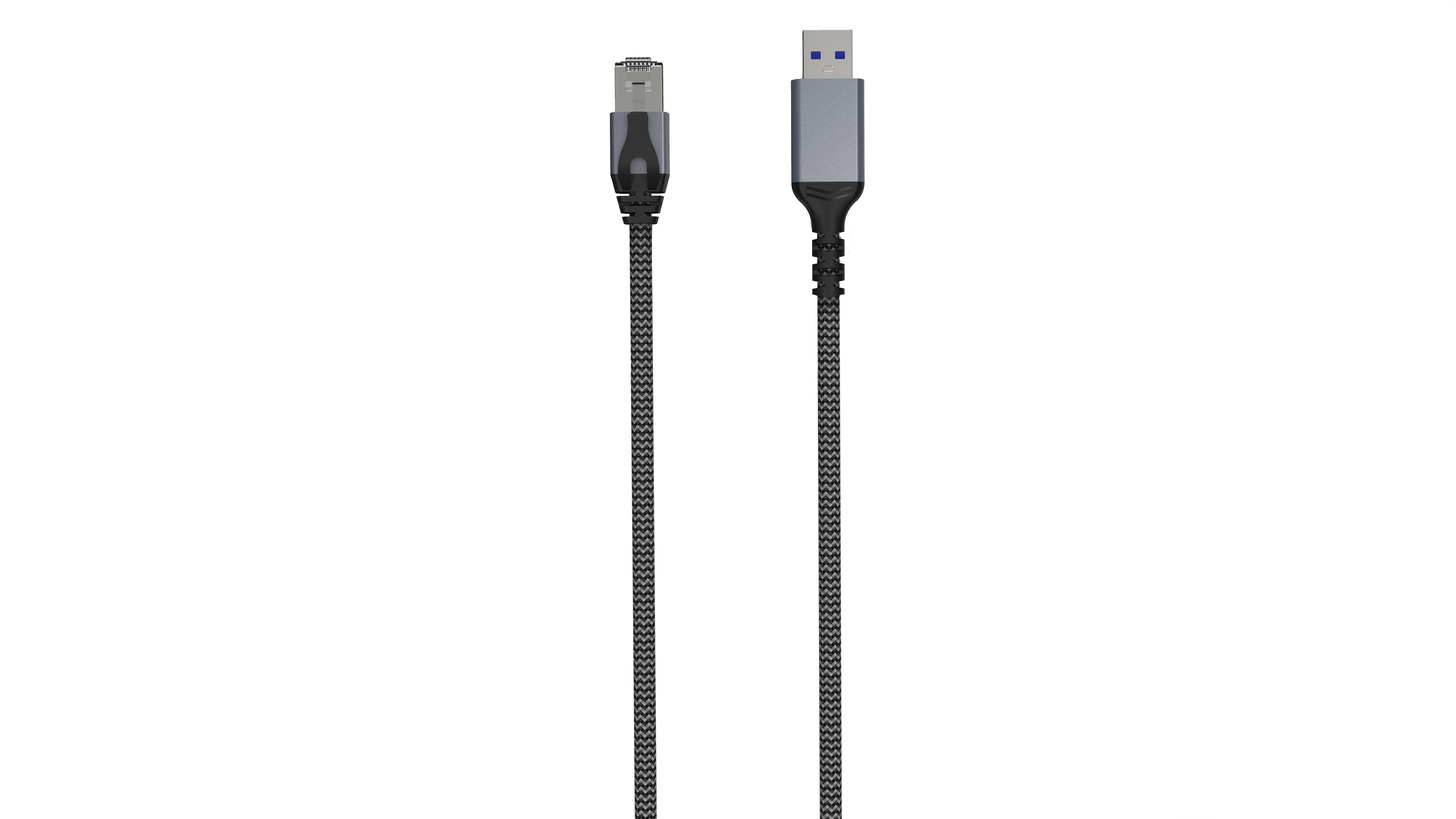 Ein schwarzes und graues USB-zu-Ethernet-Kabel mit zwei sichtbaren Anschlüssen.