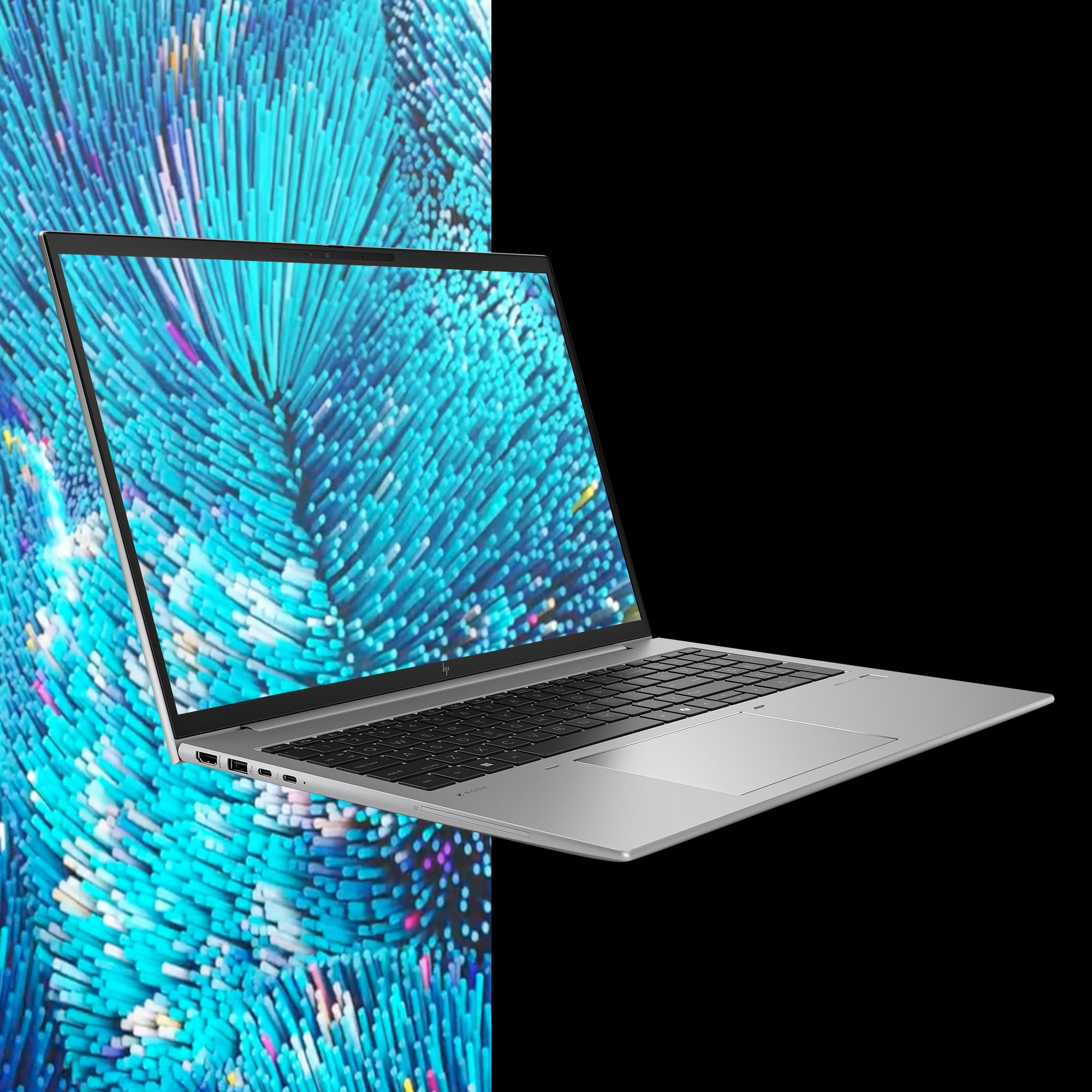 Silberner Laptop mit schwarzer Tastatur, geöffnet. Blauer abstrakter Hintergrund links, schwarz rechts.