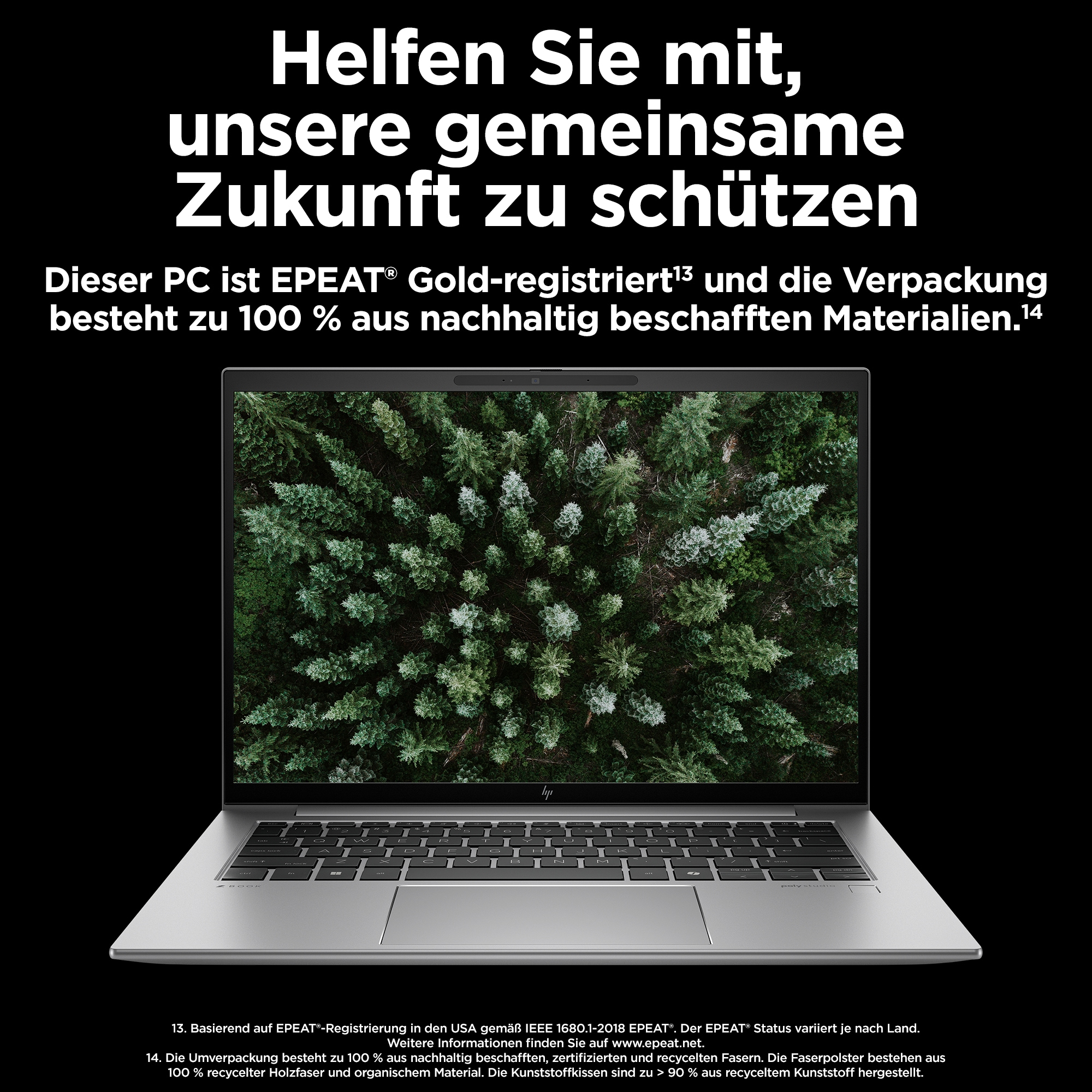 Laptop mit Bildschirm, der einen Wald zeigt, Text über Nachhaltigkeit. Schwarzer Hintergrund.