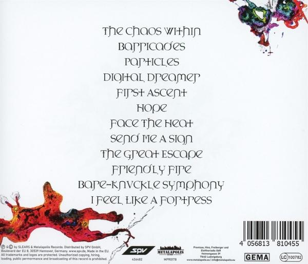 Albumcover mit dunkelrotem und schwarzem Hintergrund, mit Wurzeln und Songtiteln.