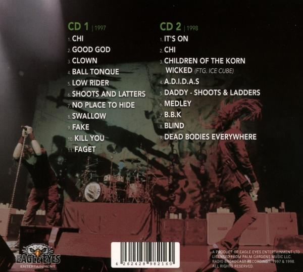 Ein CD-Cover, das ein Live-Konzert mit Text zeigt.