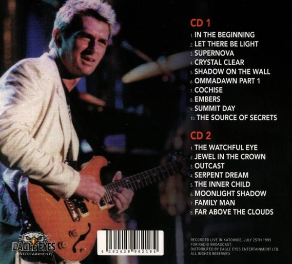 Albumcover mit einem Mann, der Gitarre spielt, mit einer Titelliste.