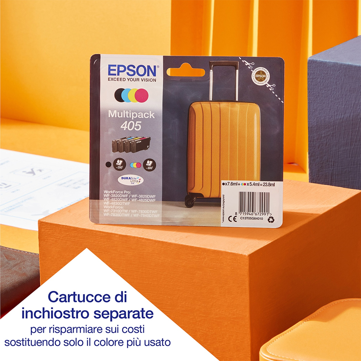 Primo piano delle cartucce d'inchiostro Epson multipack. Valigia arancione e testo: Cartucce d'inchiostro separate.