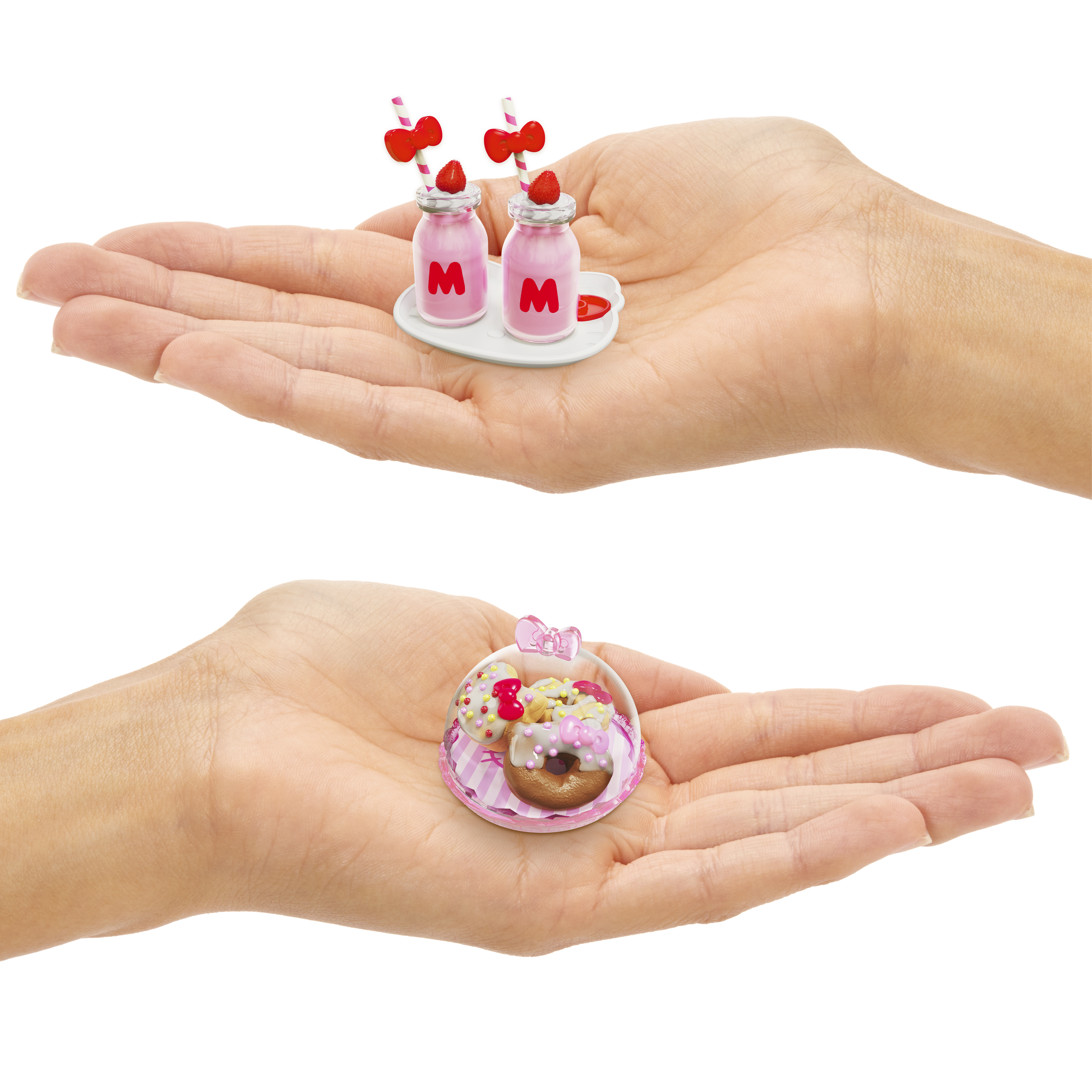 Eine Hand, die zwei Flaschen rosa Getränke hält, und eine andere, die Donuts hält.