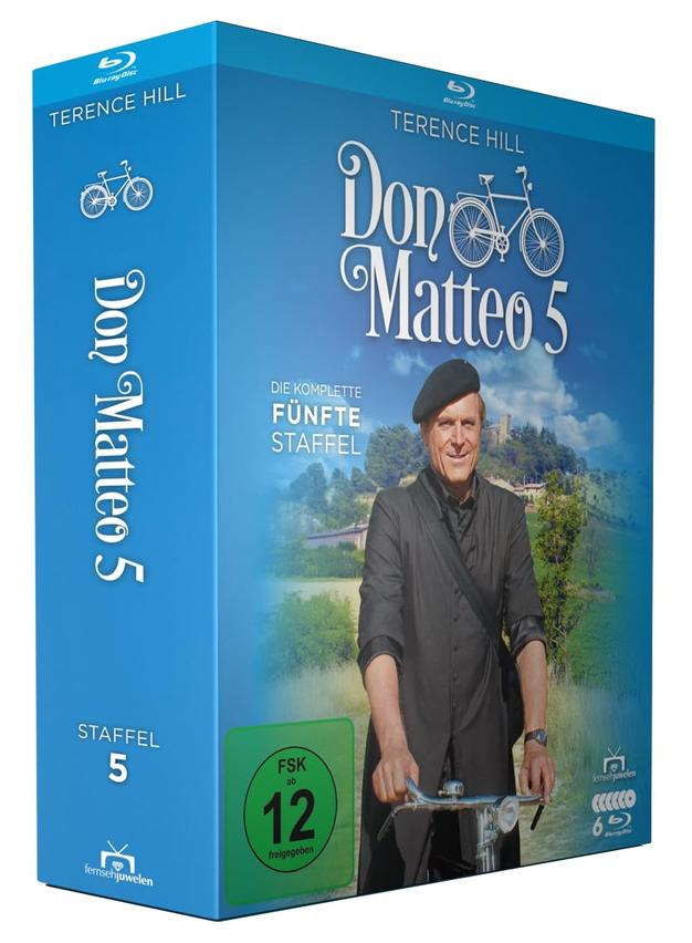 DVD-Box-Set von 'Don Matteo 5'. Terence Hill auf dem Cover, fährt Fahrrad. Blaue Box mit Titel.