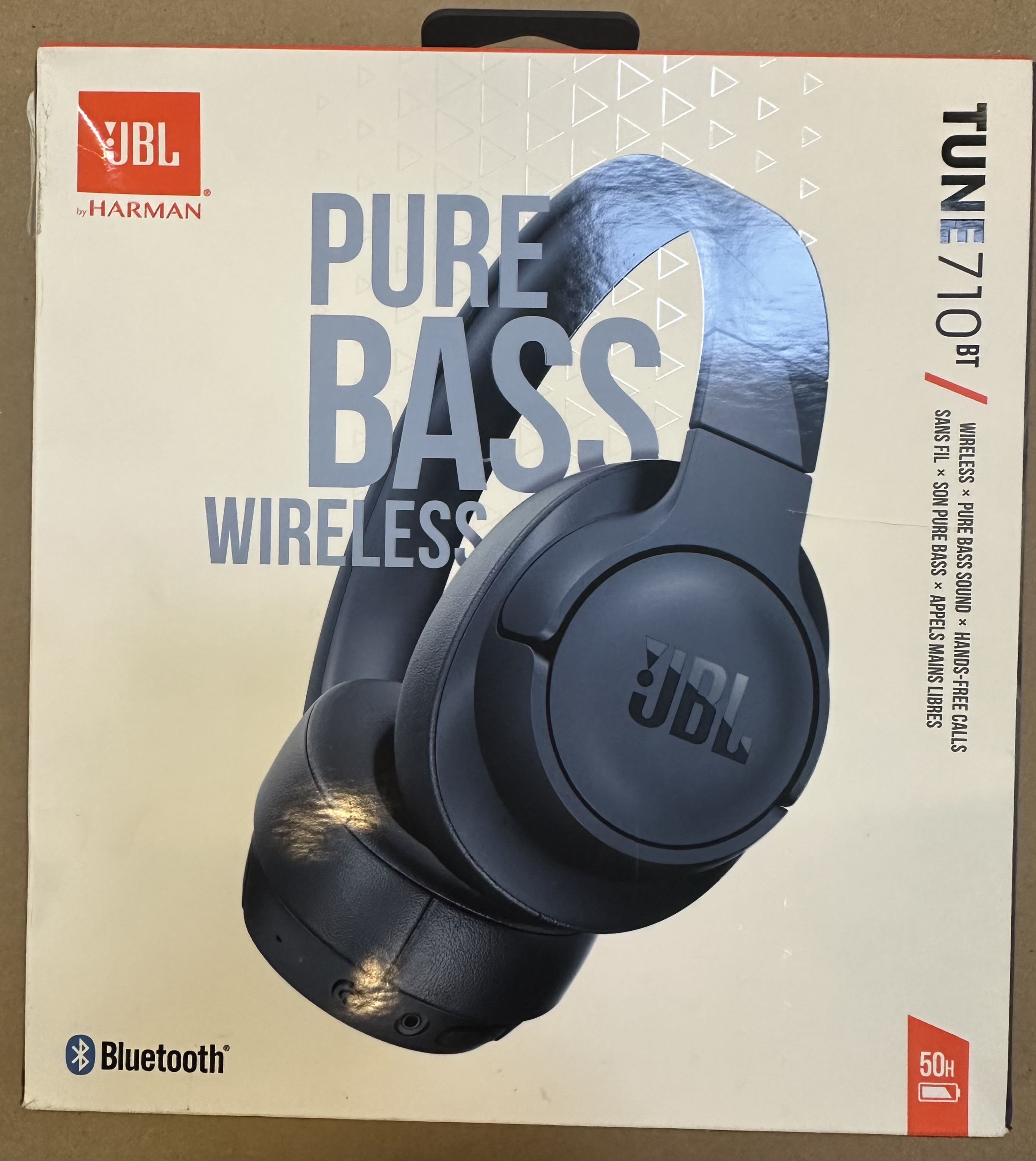 Słuchawki JBL Tune 710BT w pudełku, z tekstem i informacjami o produkcie.