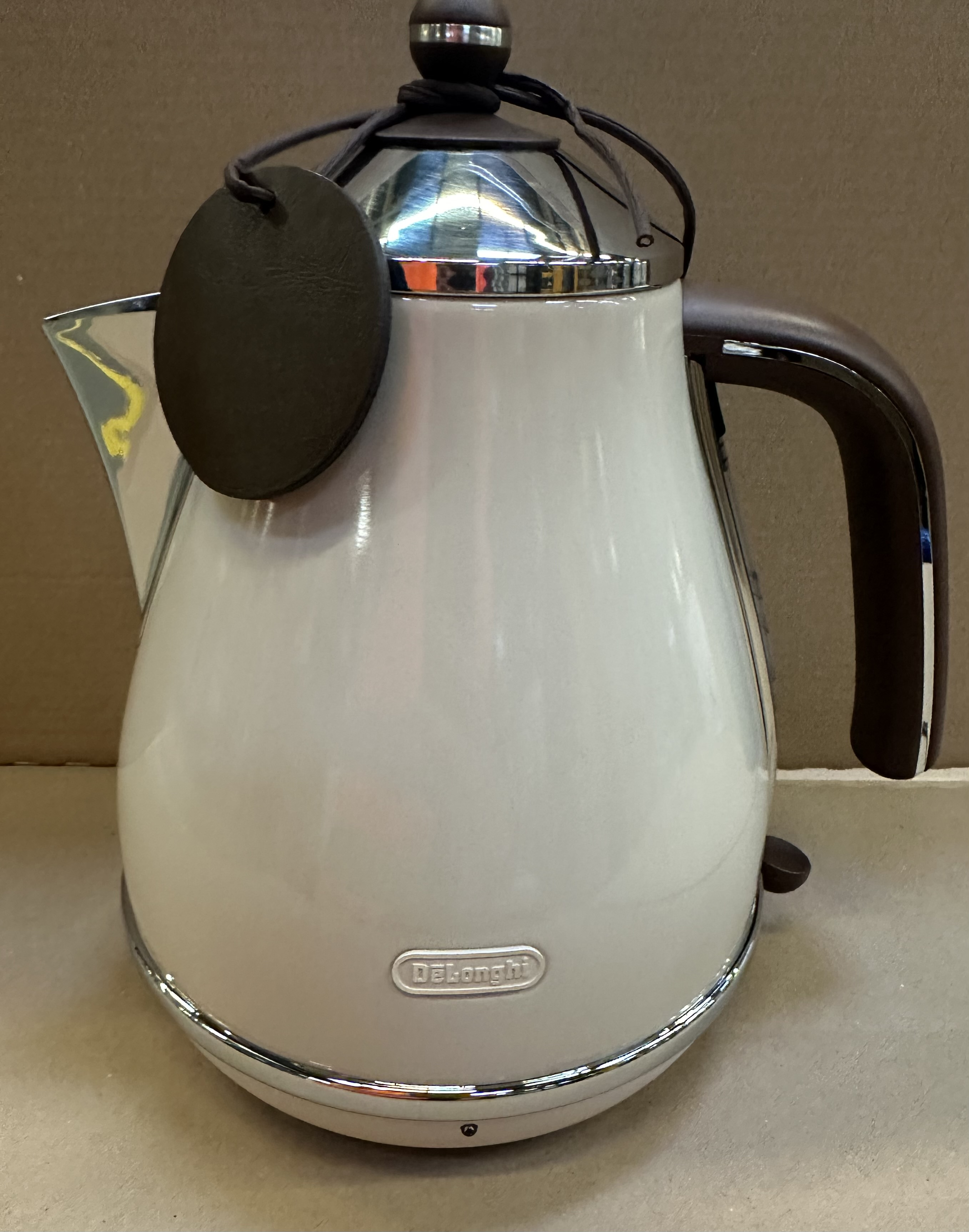 OUTLET - Czajnik DE LONGHI Icona Vintage KBOV2001.BG