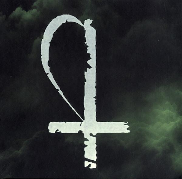 Album-Cover-Art: Weißes Symbol auf schwarzem Hintergrund, gegen wolkiges Grün.