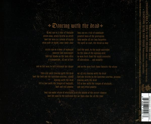 CD-Hülle mit Texten. Der Hintergrund ist dunkel mit weißem Text.