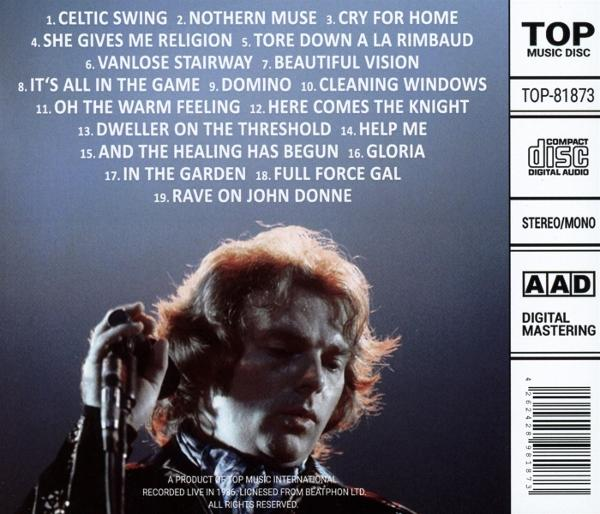 CD-Cover mit einem Sänger, der ein Mikrofon hält. Die Titelliste befindet sich rechts. Top Music Disc Logo.