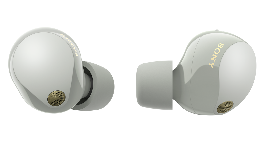 Dwa jasno szare słuchawki Sony. Marka jest widoczna.