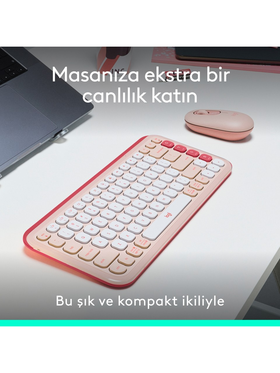 Beyaz bir masada pembe bir klavye ve fare. Türkçe metin.