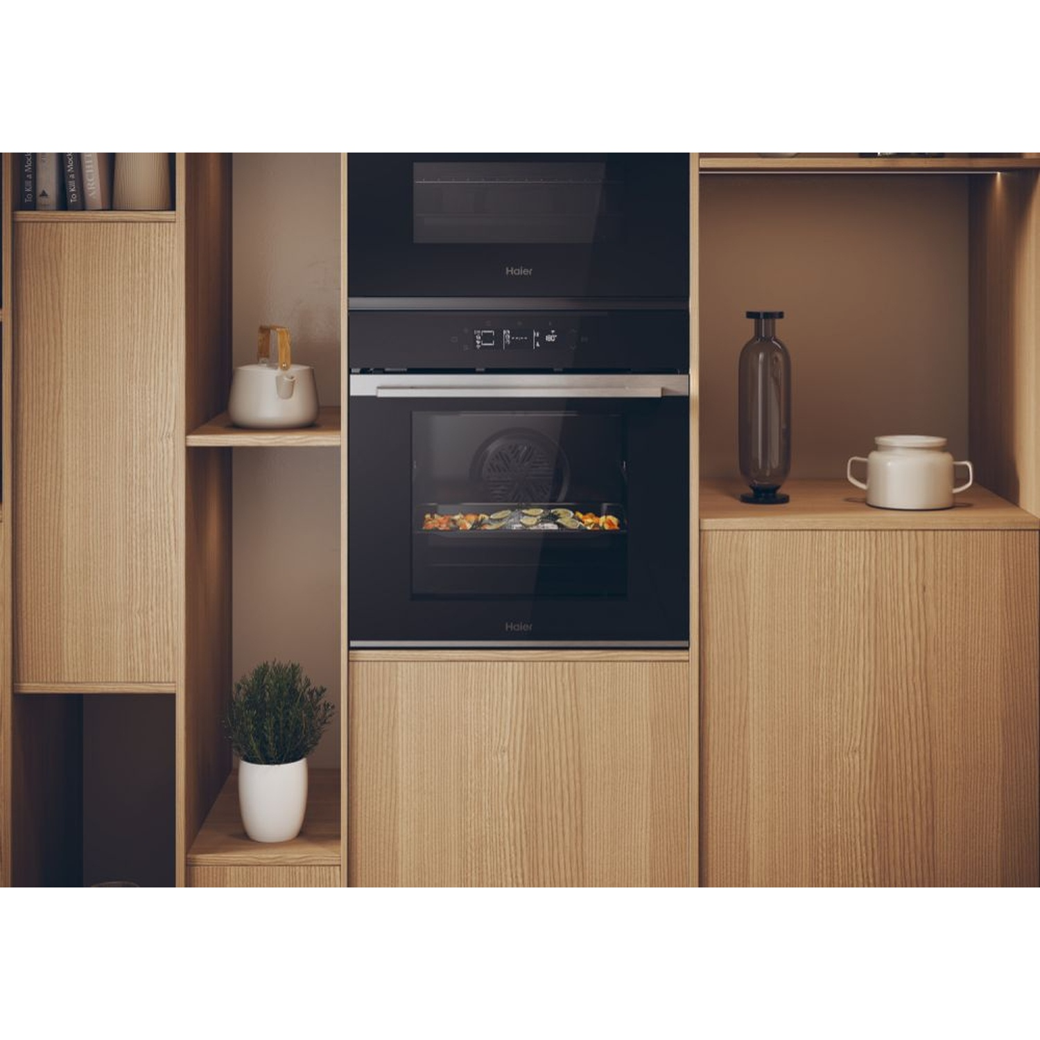 Cucina moderna con forno e microonde integrati, mobili in legno e decorazioni.