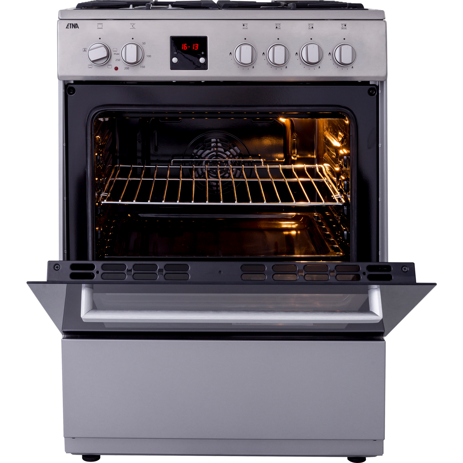 Open oven van een gasfornuis met digitale klok, ventilator en interieur met roosters.