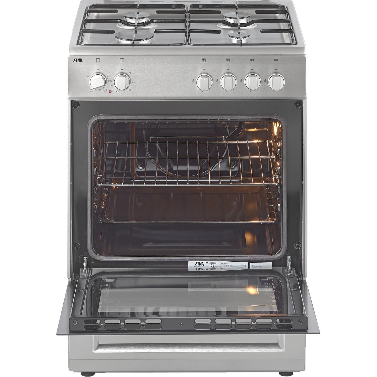 Een roestvrijstalen oven met de deur open, met een rek en binnenverlichting, tegen een zwarte achtergrond.