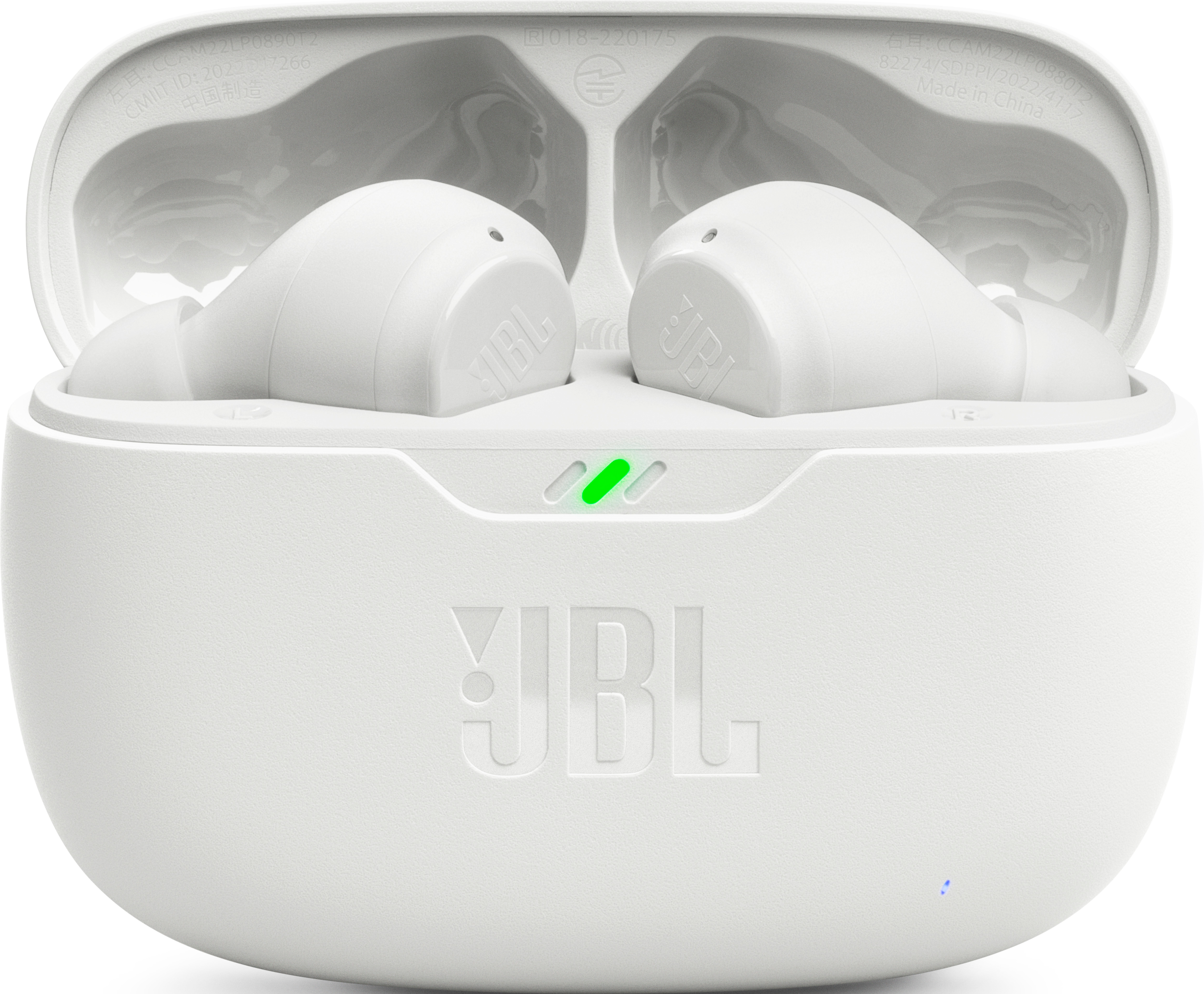 Écouteurs JBL blancs dans un étui de chargement. L'étui a une LED verte.