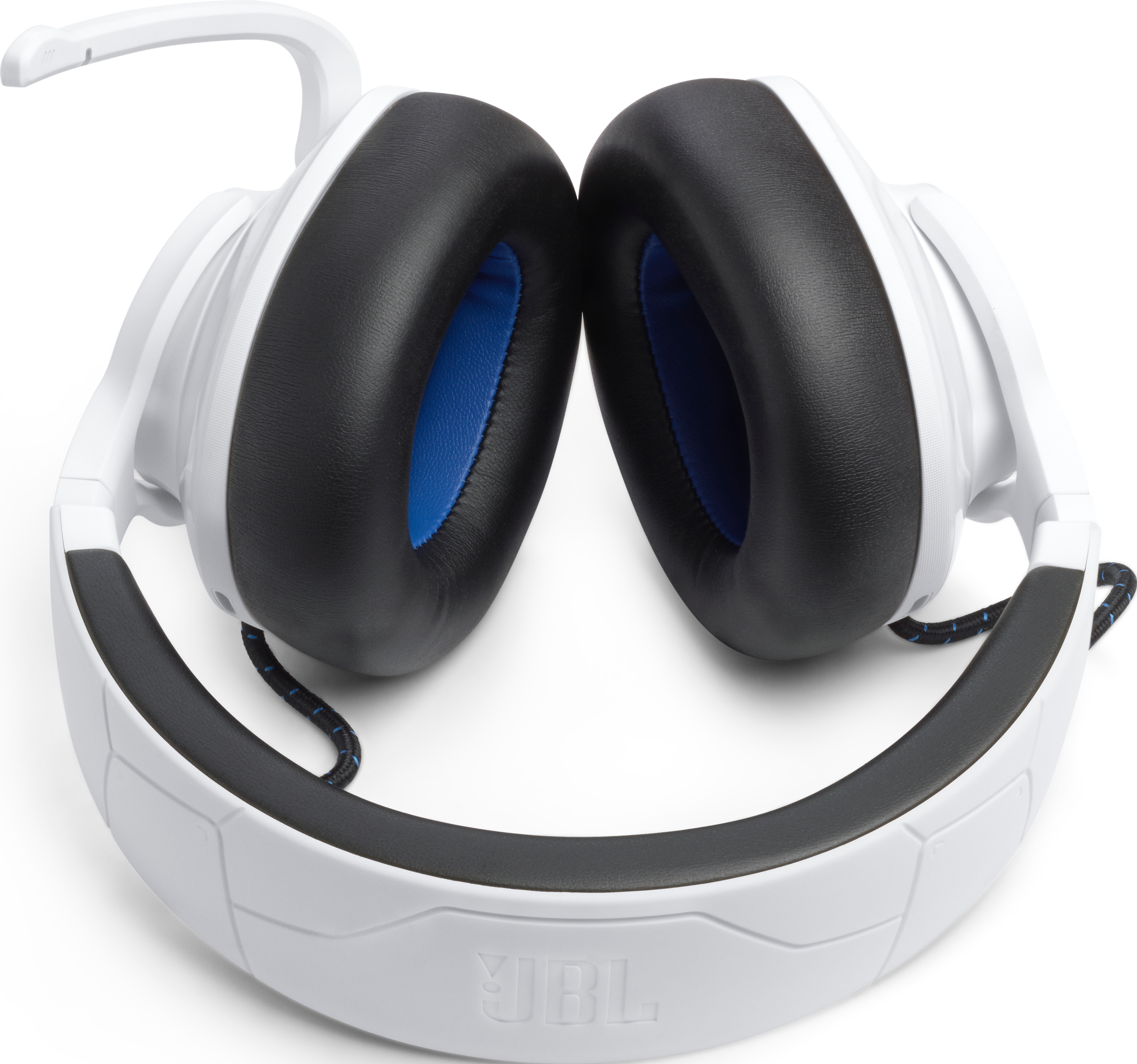 Ein weißes JBL-Gaming-Headset mit Mikrofon, schwarzen und blauen Ohrmuscheln.