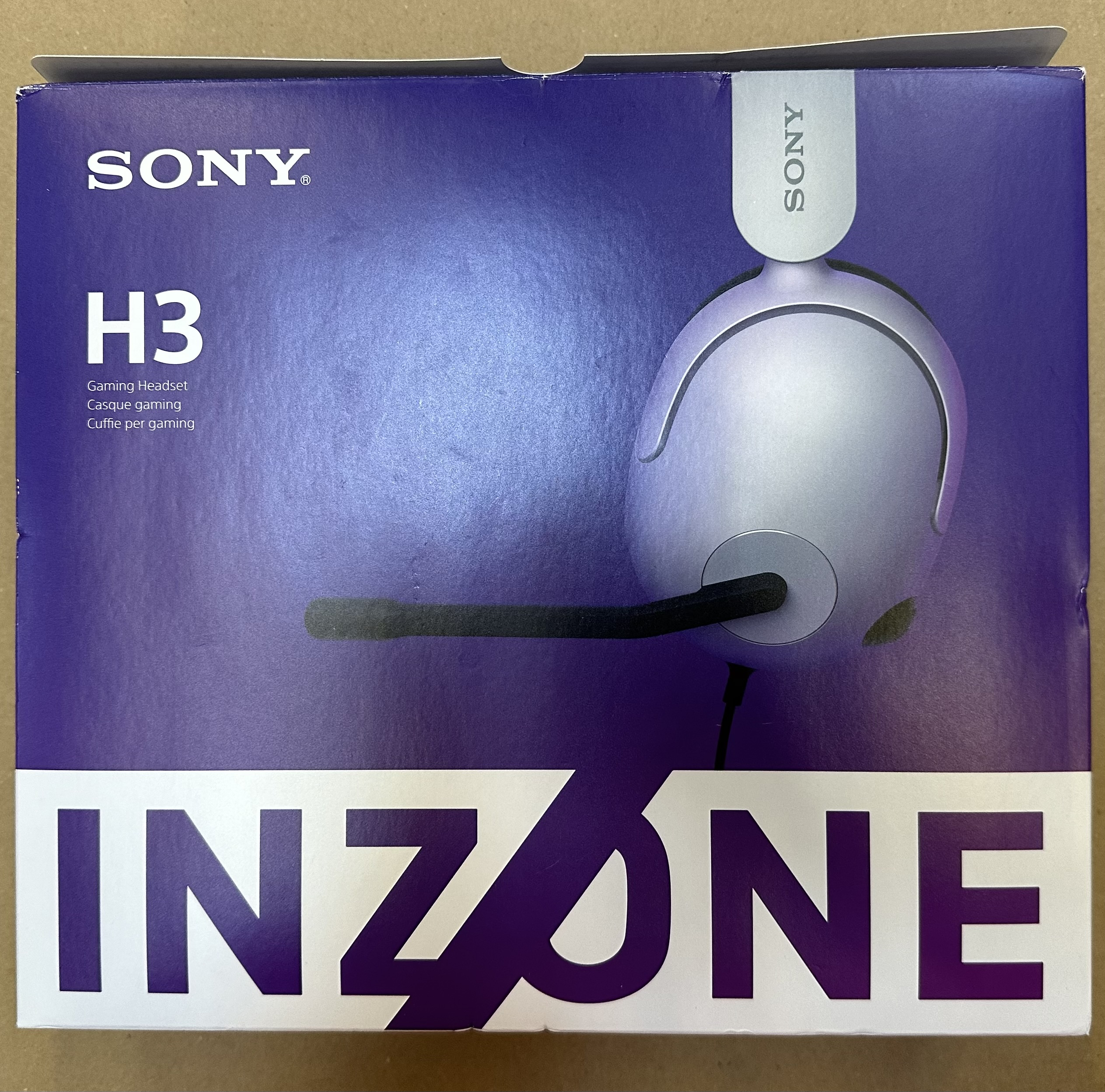 Pudełko słuchawek dla graczy Sony INZONE H3, fioletowo-biały design.