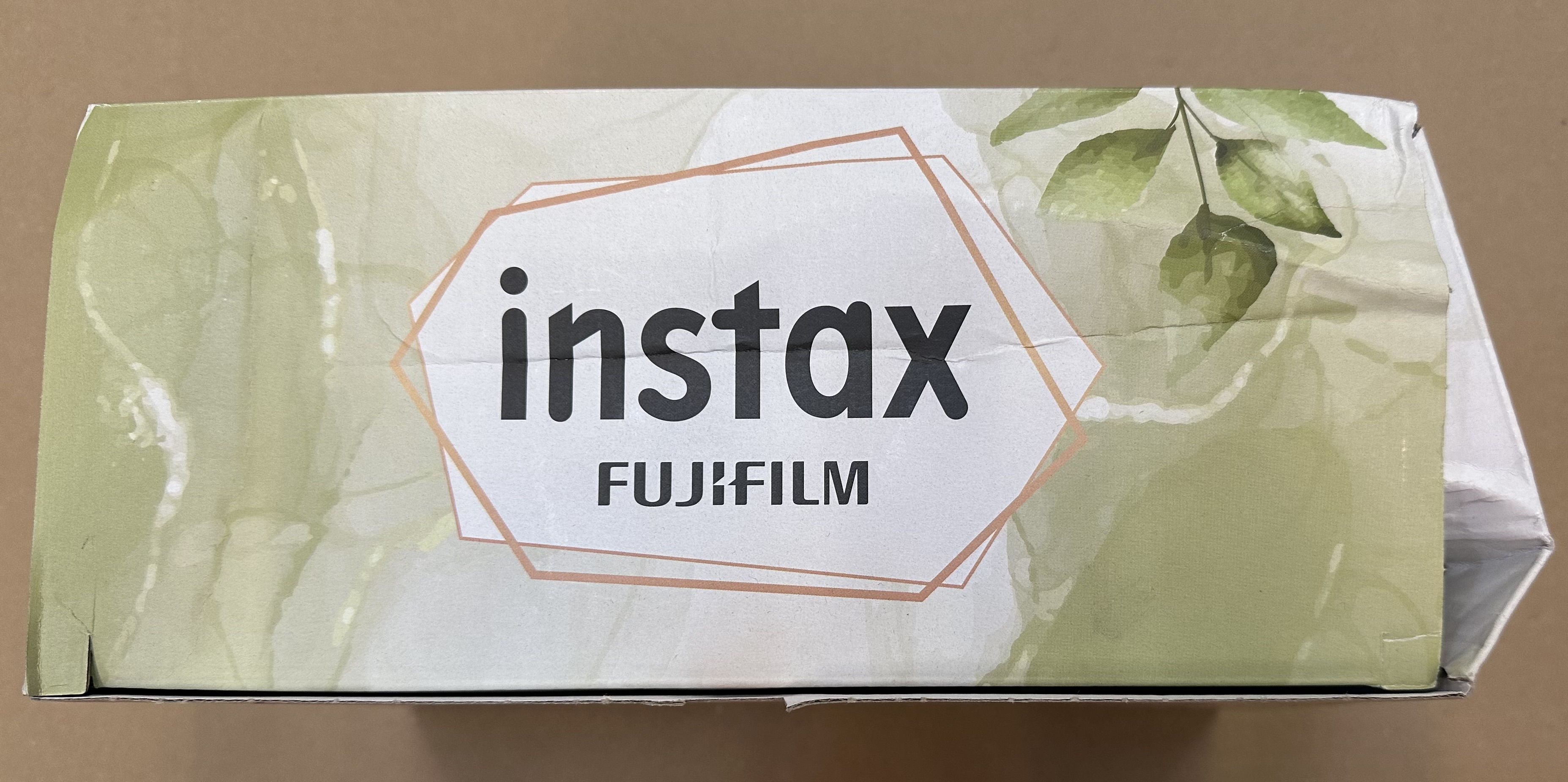 OUTLET - Aparat FUJIFILM Instax mini 12 Shacolla Set (etui + ramki Shacolla) Biały