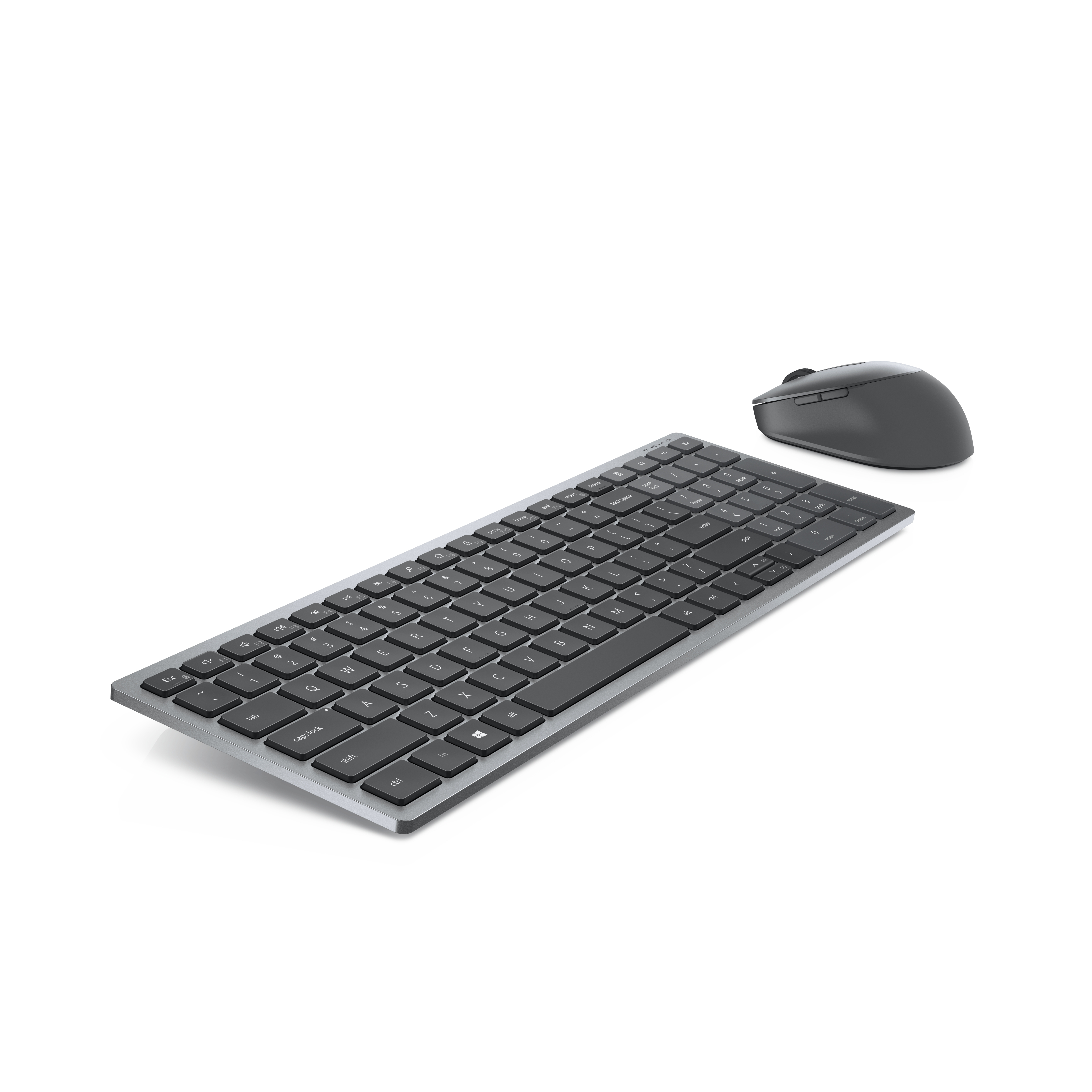Teclado y ratón sobre una superficie blanca, vista en ángulo.