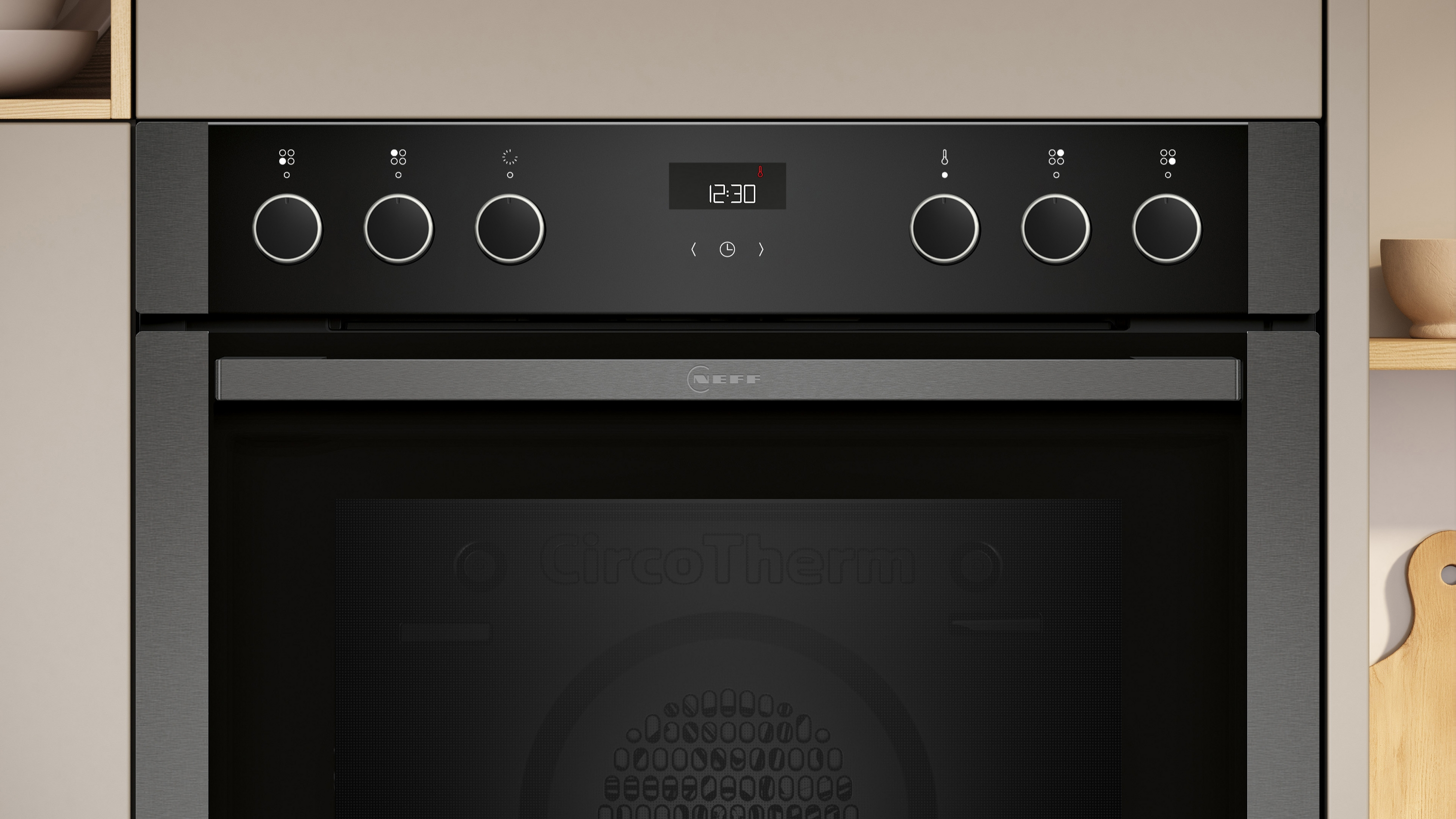 Backofen-Bedienfeld. Schwarzes Panel mit runden Bedienelementen und Digitalanzeige.