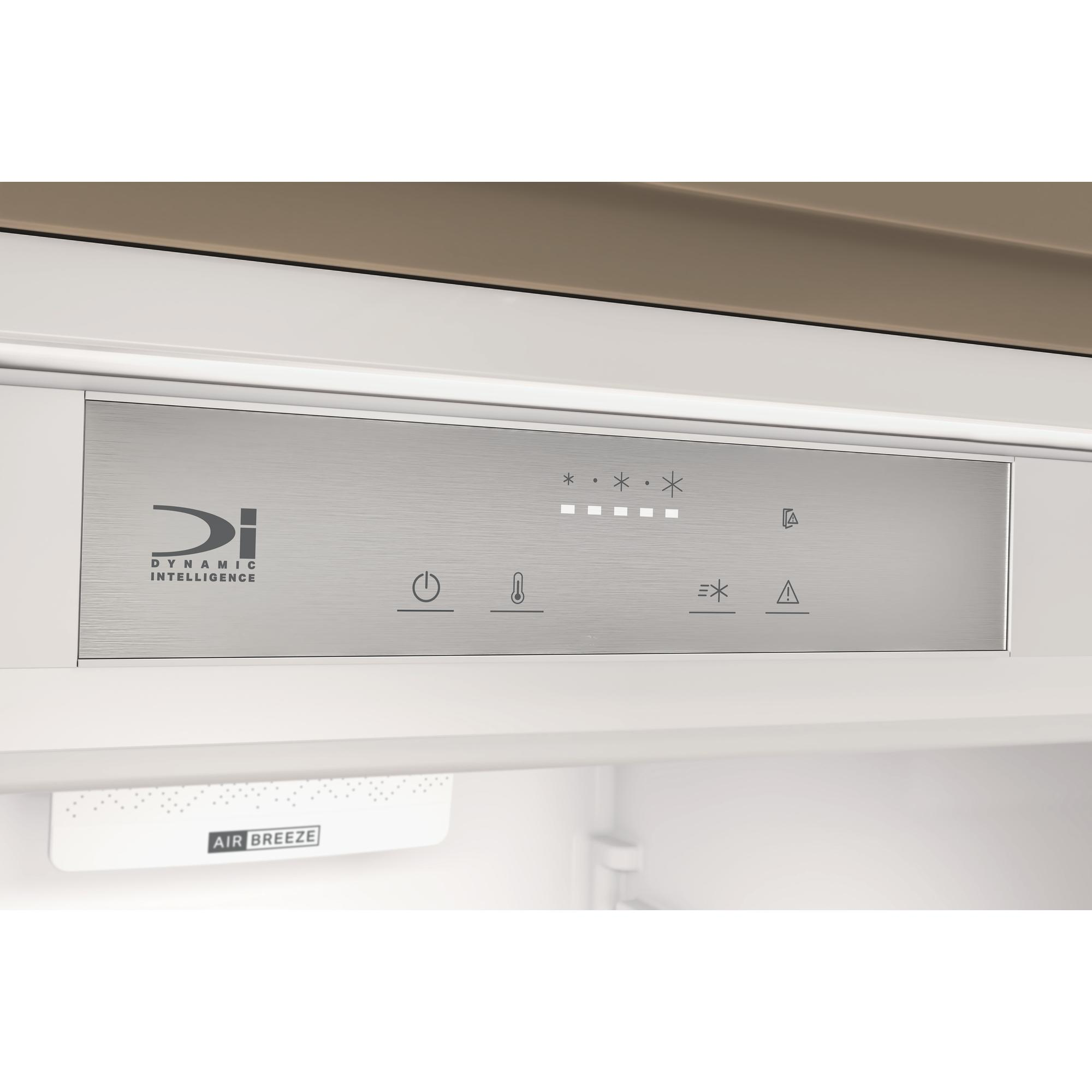 Bedienfeld des Kühlschranks mit Knöpfen und Display. Das Panel ist silber.