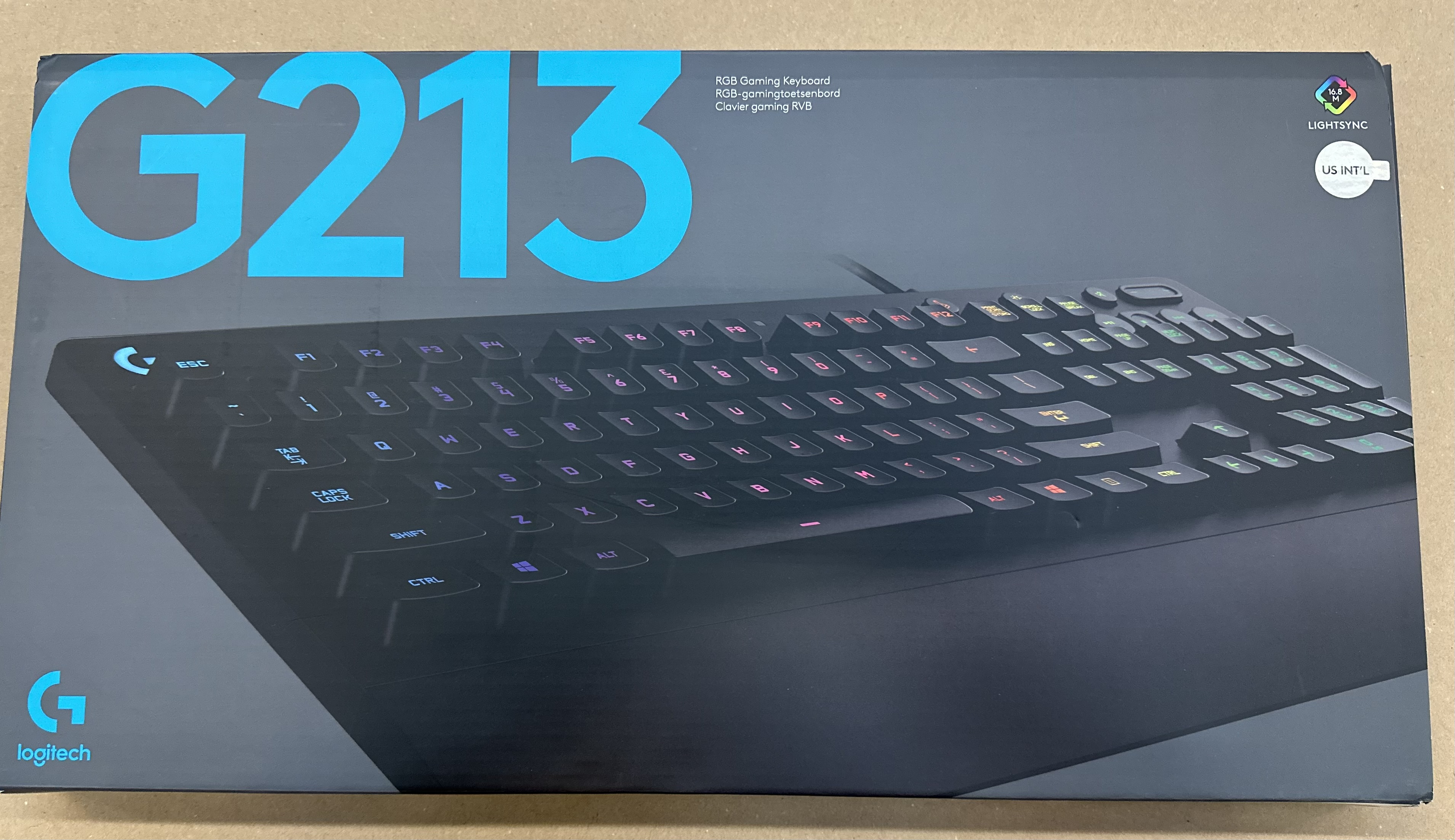 Czarna klawiatura G213 w pudełku, z oświetleniem RGB.