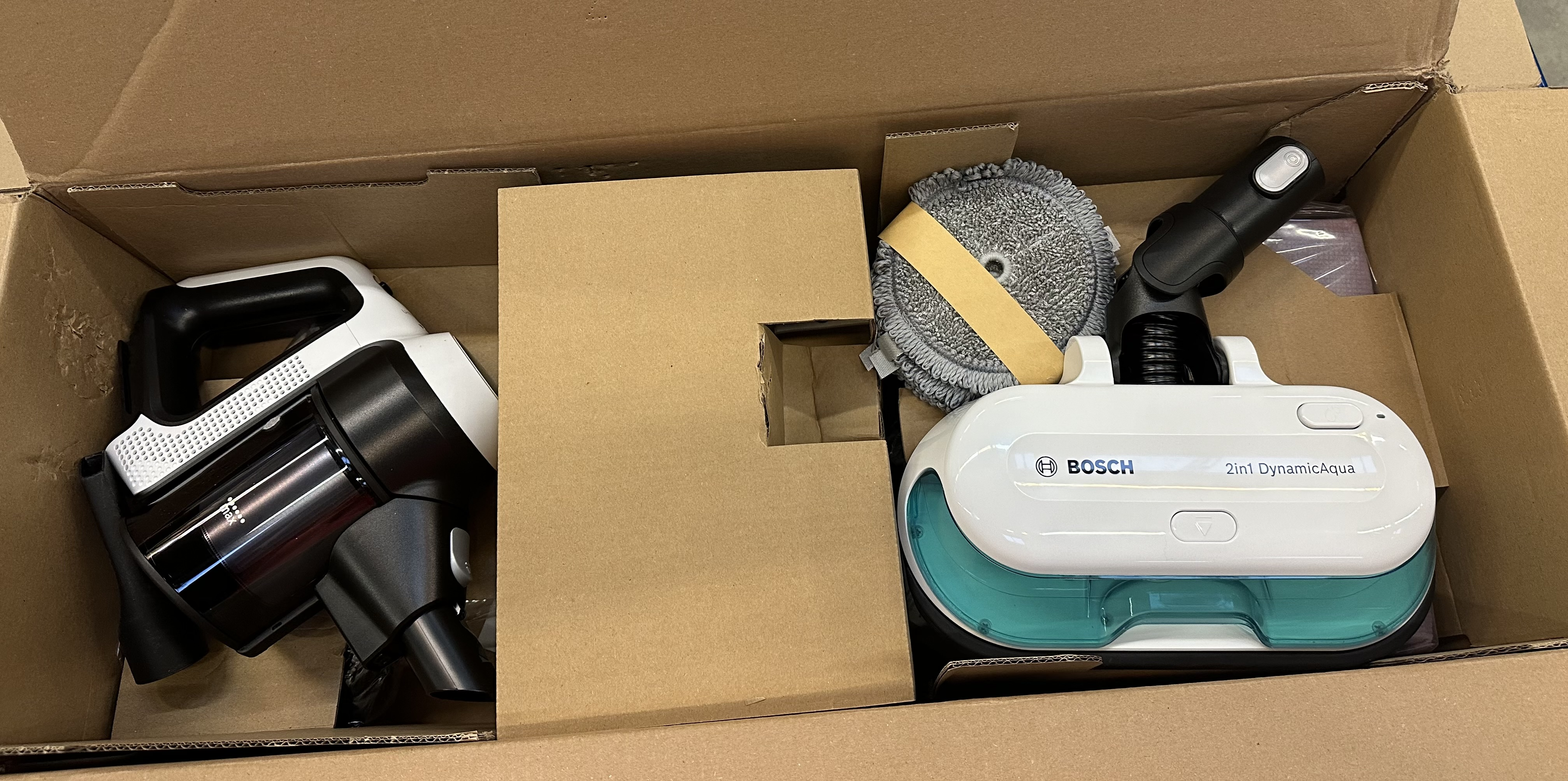 OUTLET - Odkurzacz bezprzewodowy BOSCH BCS71HYG4 Unlimited 7 ProHygienic Aqua Biały
