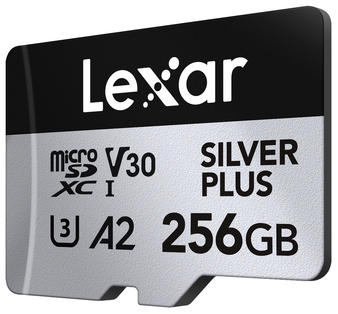 Gümüş ve siyah bir Lexar microSD kartı, '256GB' olarak etiketlenmiş.