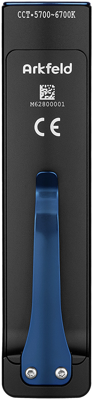 Schwarze und blaue Arkfeld-Taschenlampe.