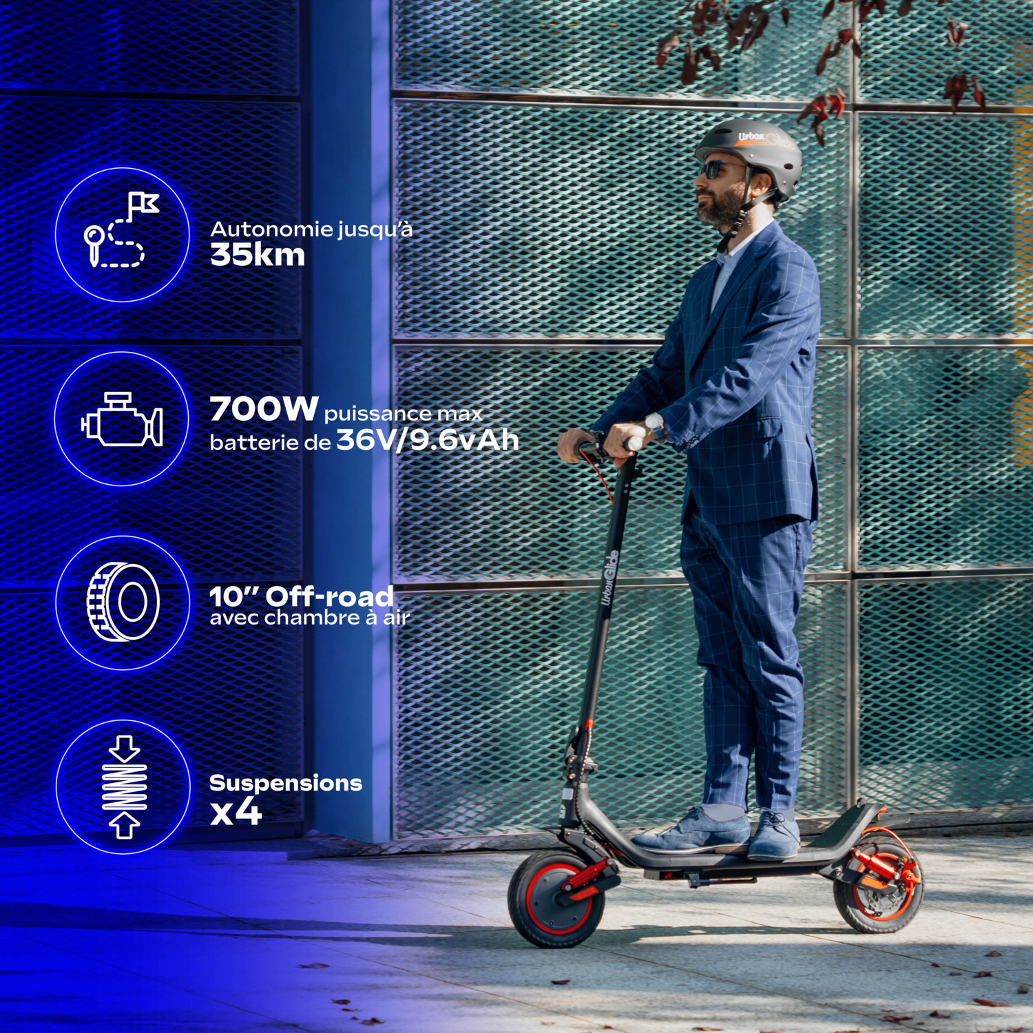 Homme en scooter, costume bleu, casque, texte : 35km d'autonomie, 700W max, 10" tout-terrain, x4 suspensions.