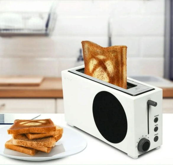 Weißer Xbox Toaster mit Toast. Der Toast hat das Xbox-Logo.