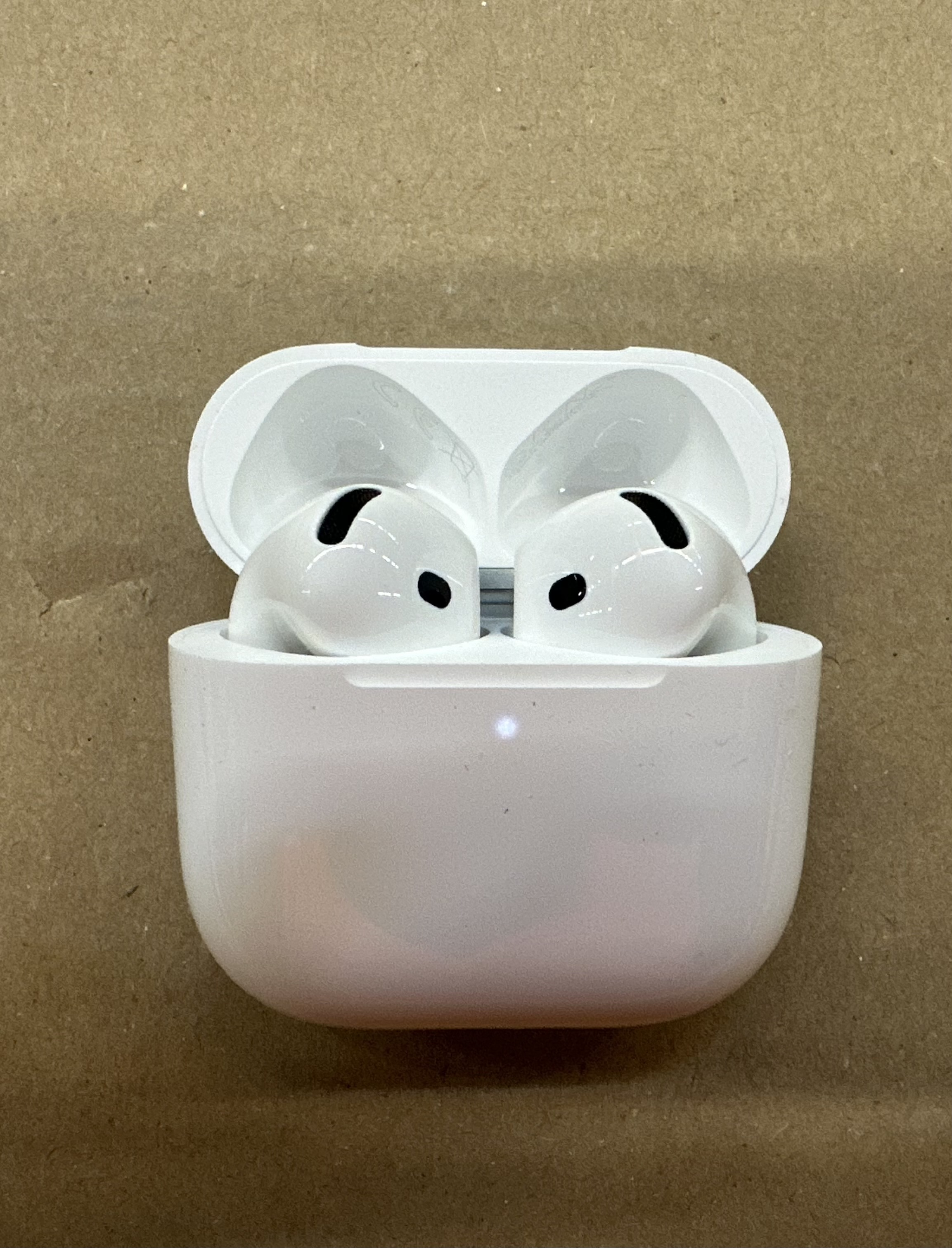 OUTLET | Słuchawki APPLE AirPods 4 z aktywną redukcją hałasu